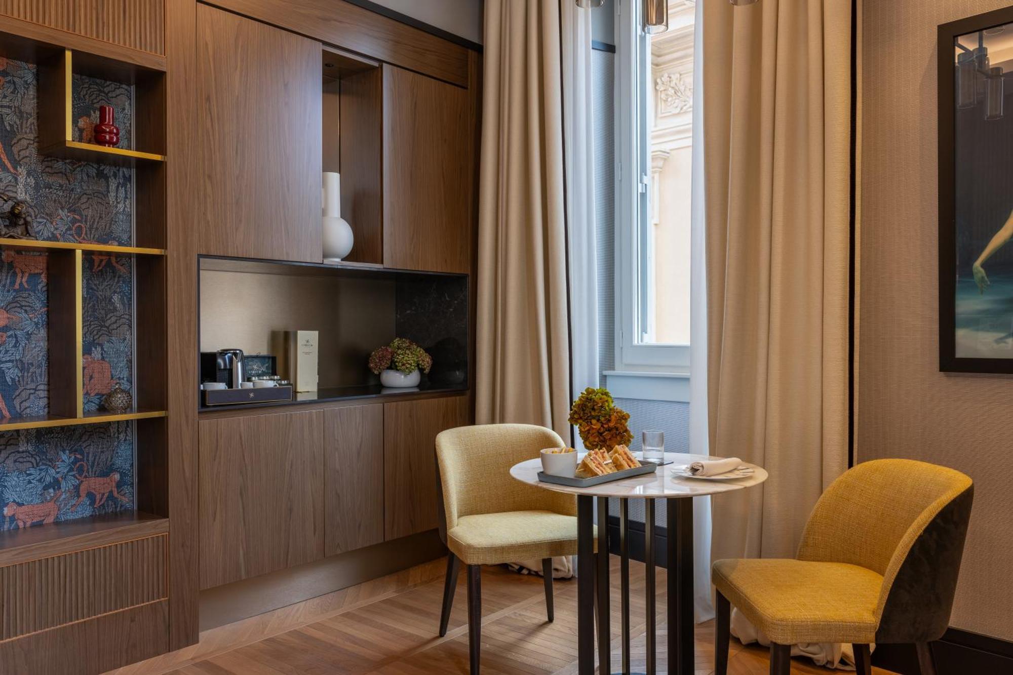 Deluxe Apartment