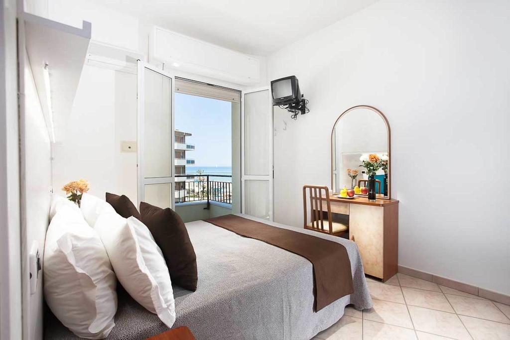 Quadruple Room,781076907:JPEG