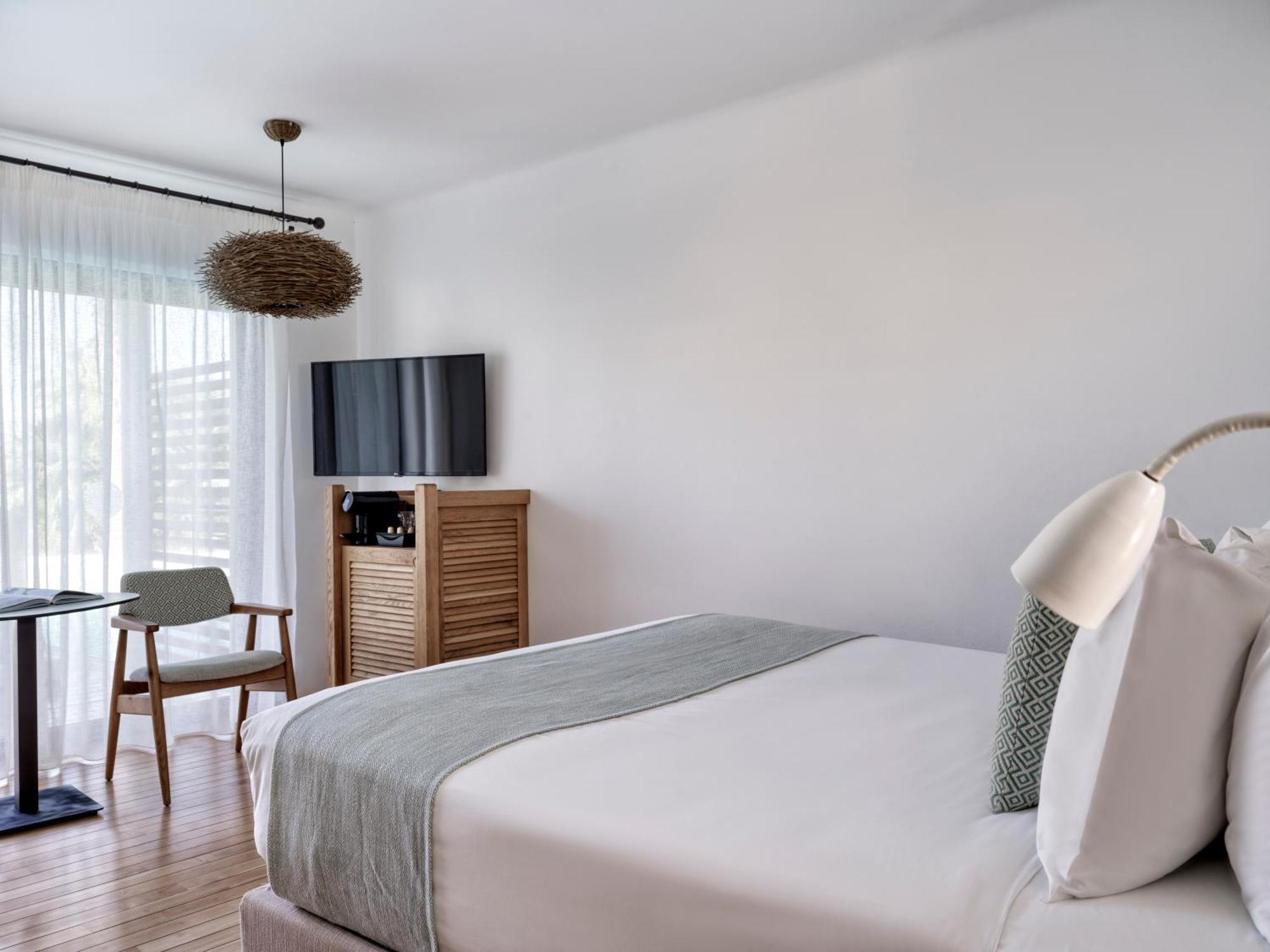 Luxury Double Room Shared Pool,1522561729:JPEG