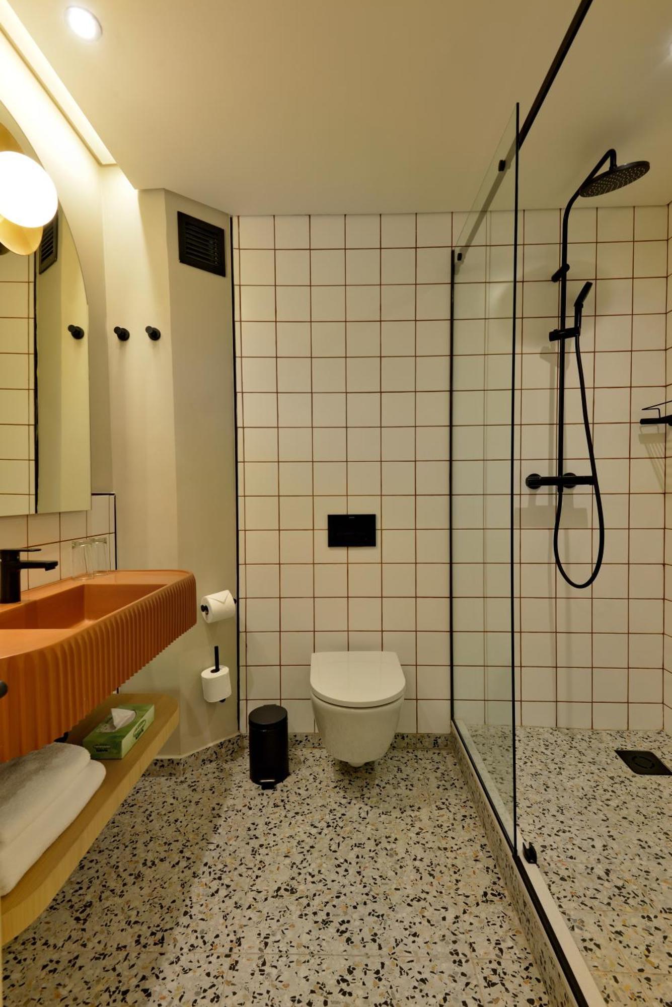 Twin Room - Non Smoking,1689908586:JPEG