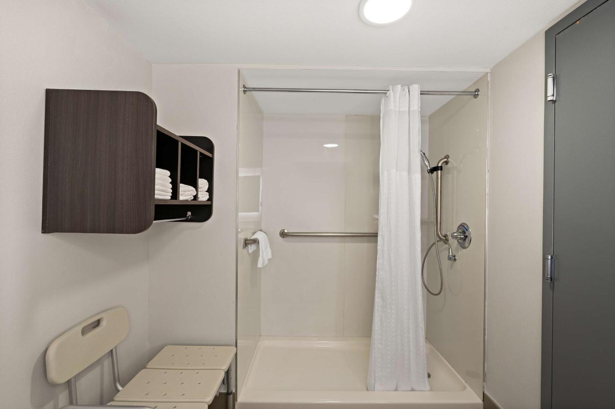 King Room with Walk-in Shower - Mobility Accessible/Non-Smoking