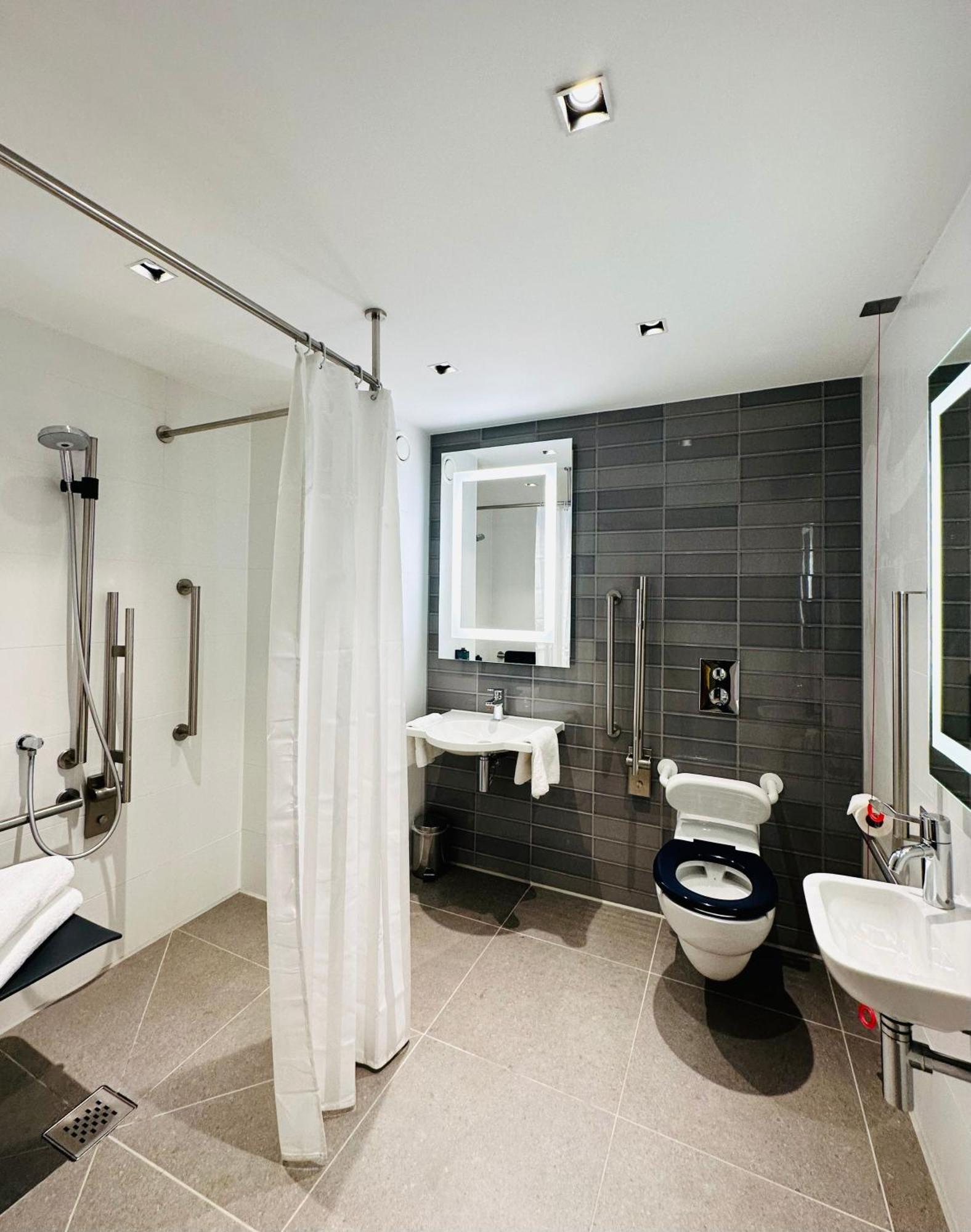 Deluxe Double Room Accessible Features