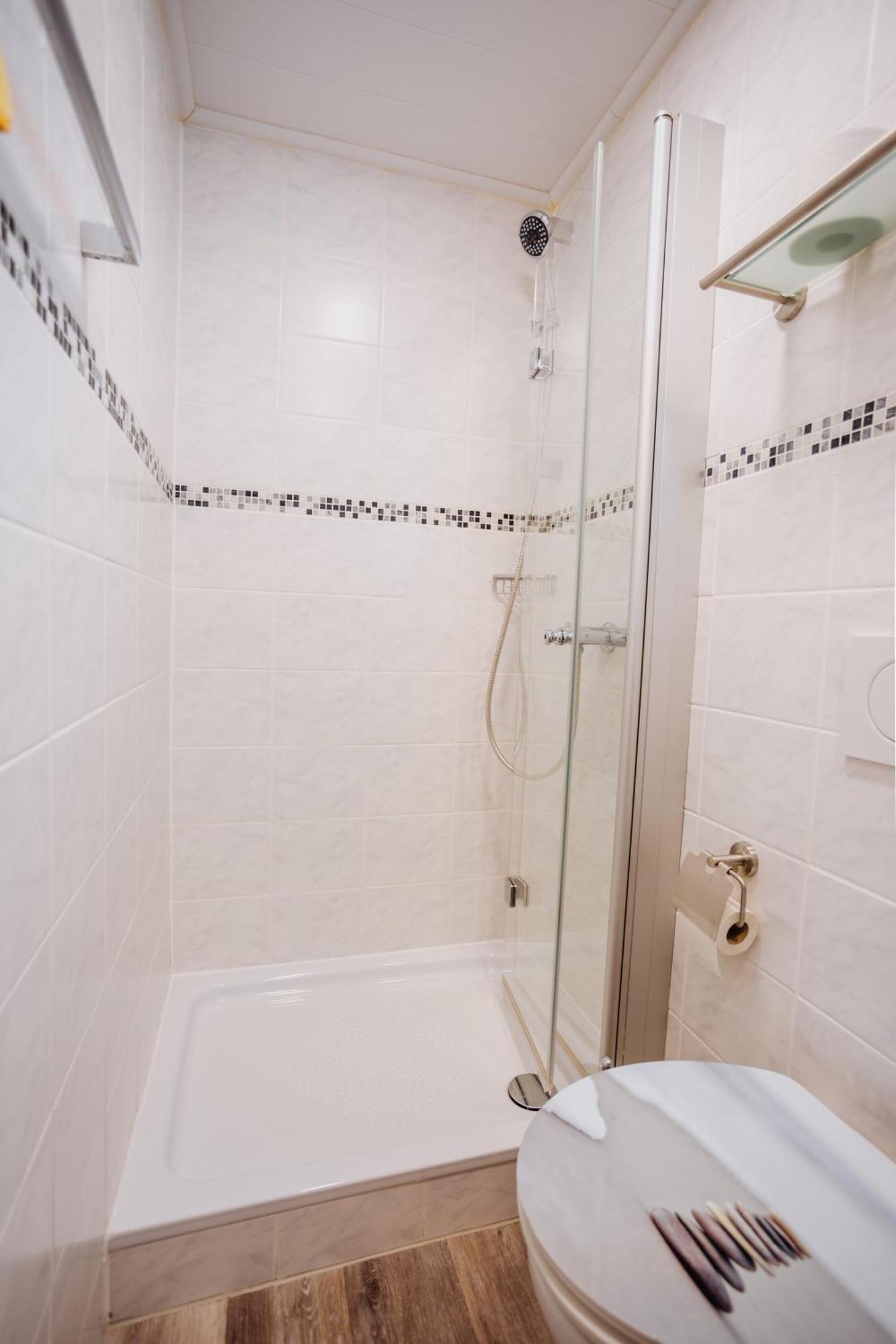 Double Room with Private Bathroom,1538809222:JPEG