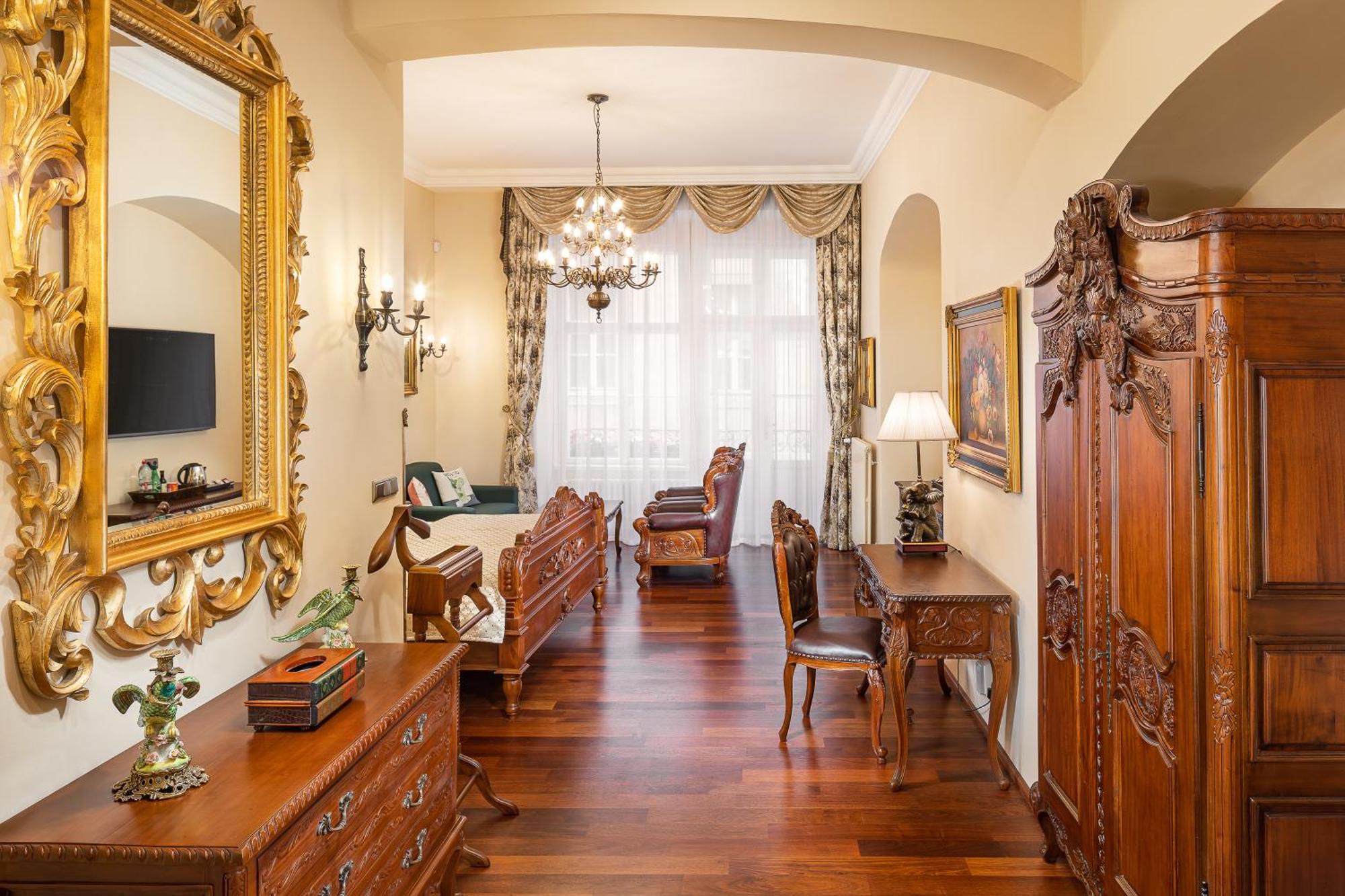Deluxe Suite