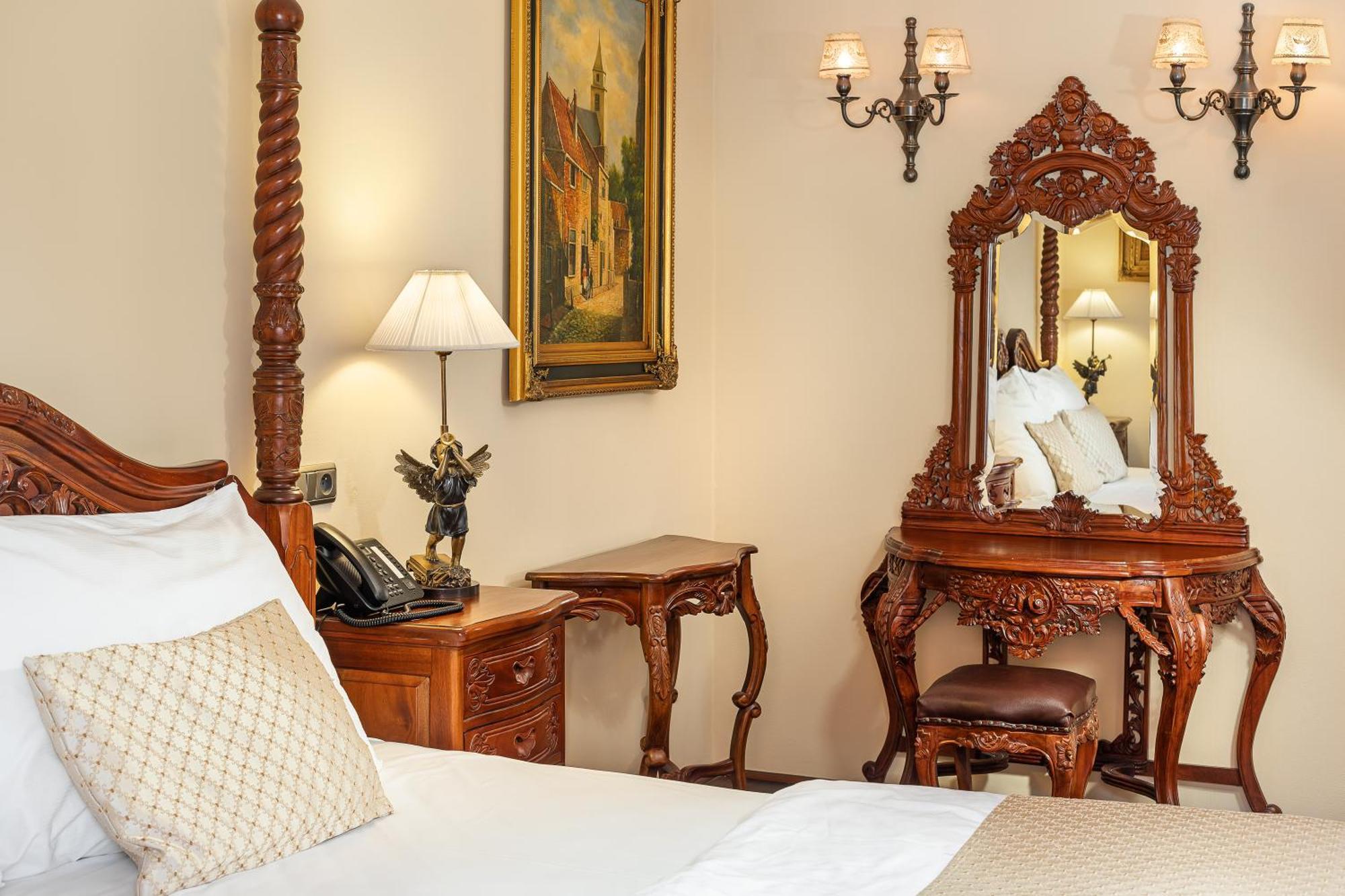 Deluxe Suite