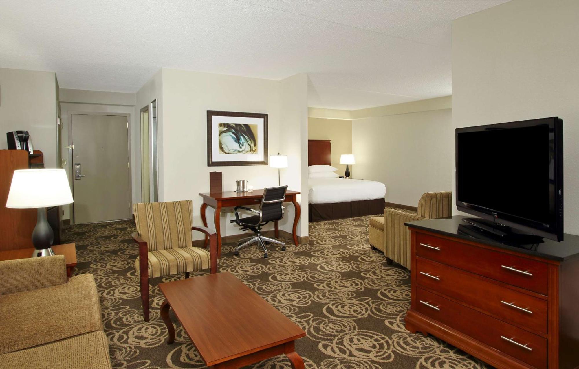 Junior King Suite with Sofa Bed - Non-Smoking