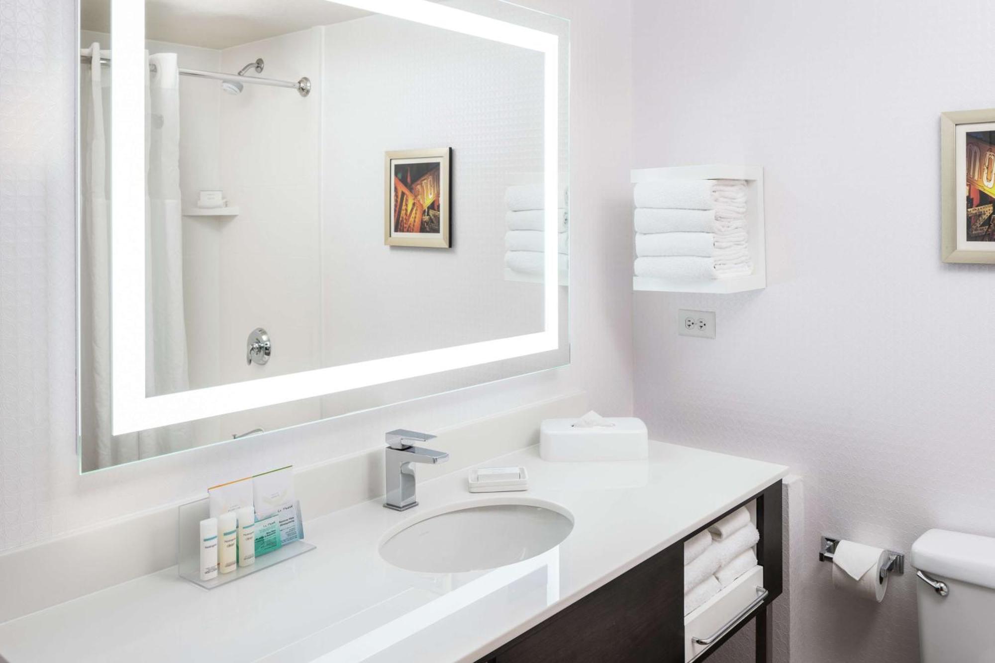 King Room with Accessible Tub - Mobility and Hearing Access/Non-Smoking,1640374512:JPEG