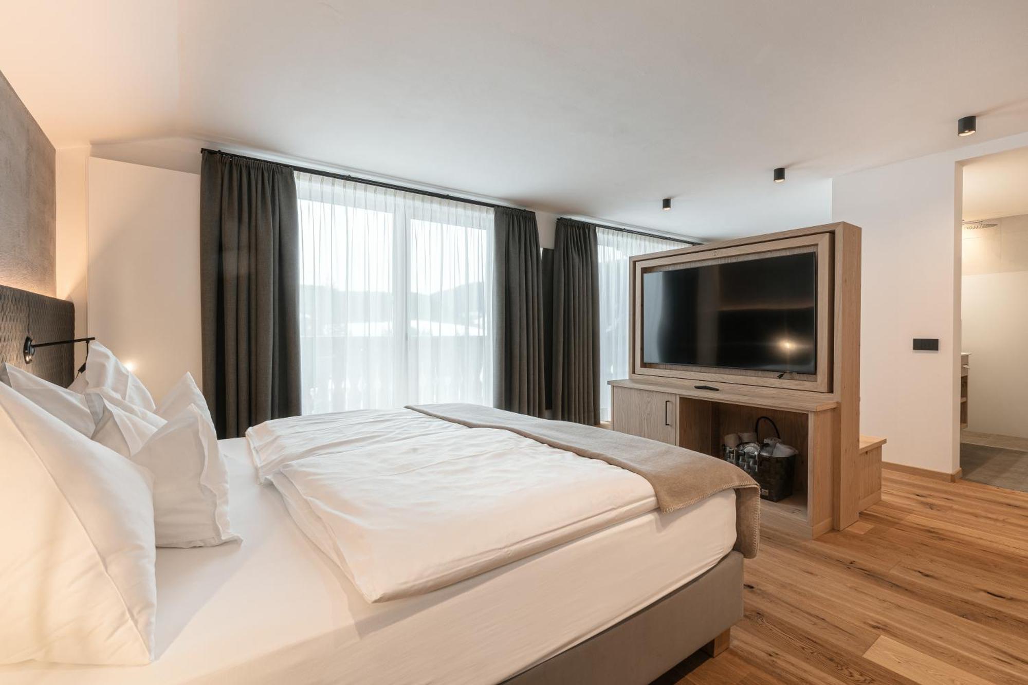 Junior Suite,1552753801:JPEG