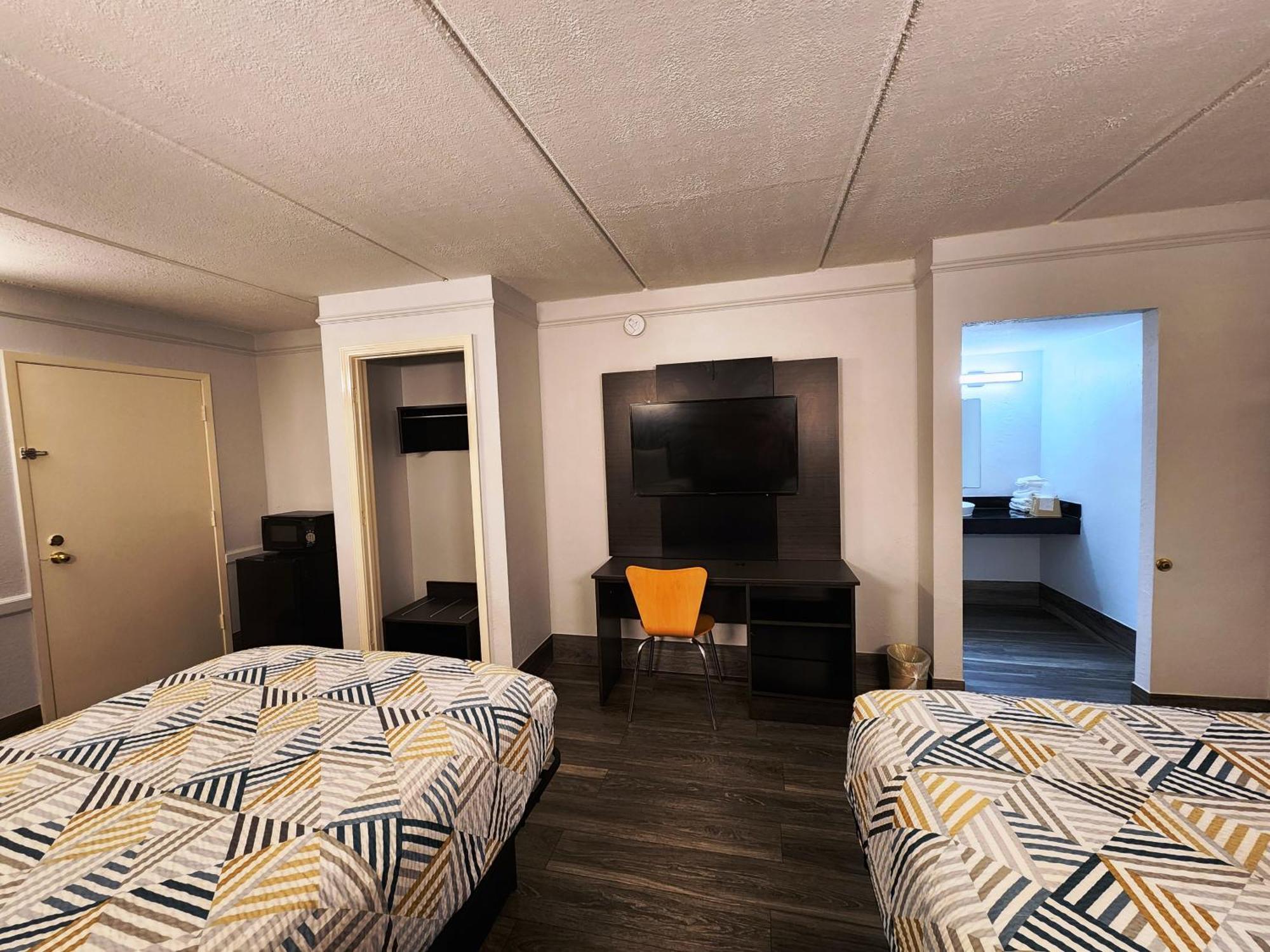 2 Full Beds 