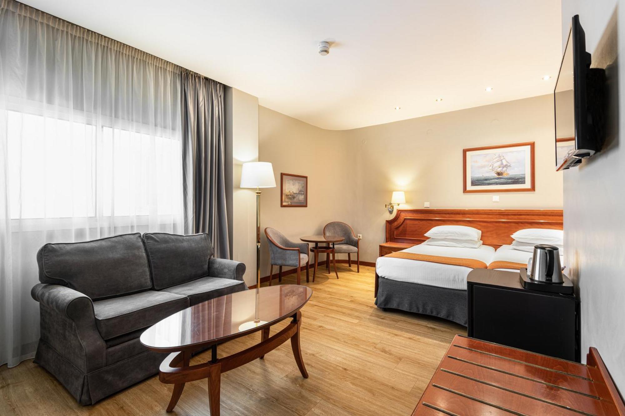 Two Single Beds Suite,1646886017:JPEG