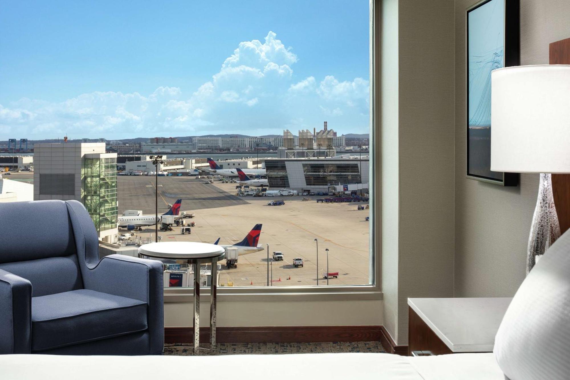 King Room Airport View Non-Smoking,1557822691:JPEG