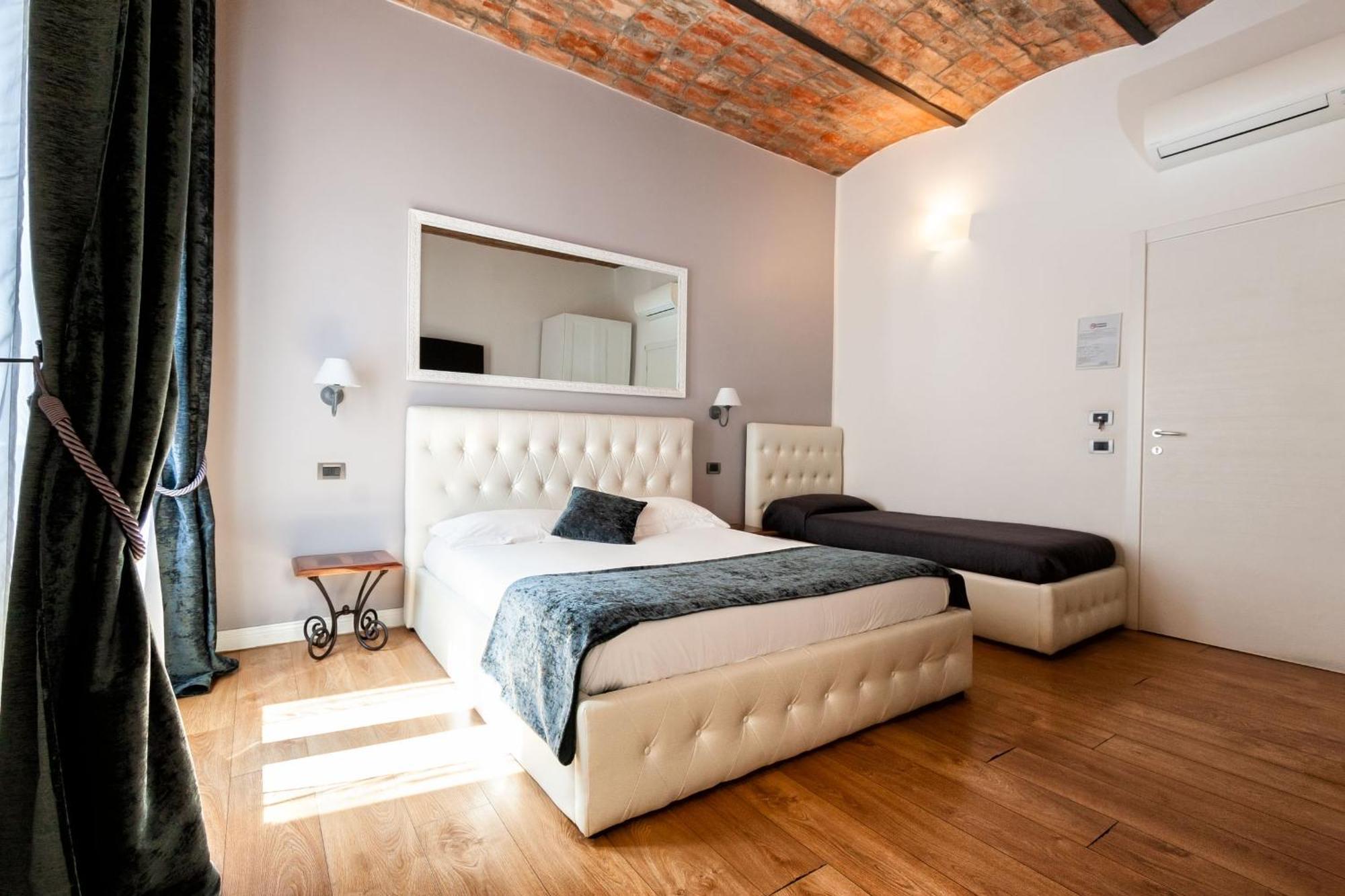 Comfort Triple Room Shower