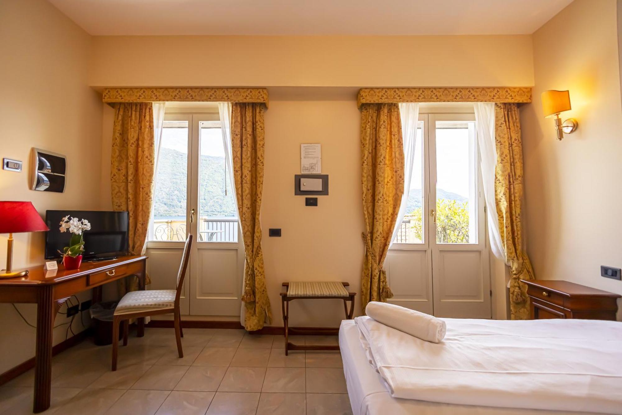 Deluxe Double or Twin Room with Terrace and Lake View,1403741732:JPEG