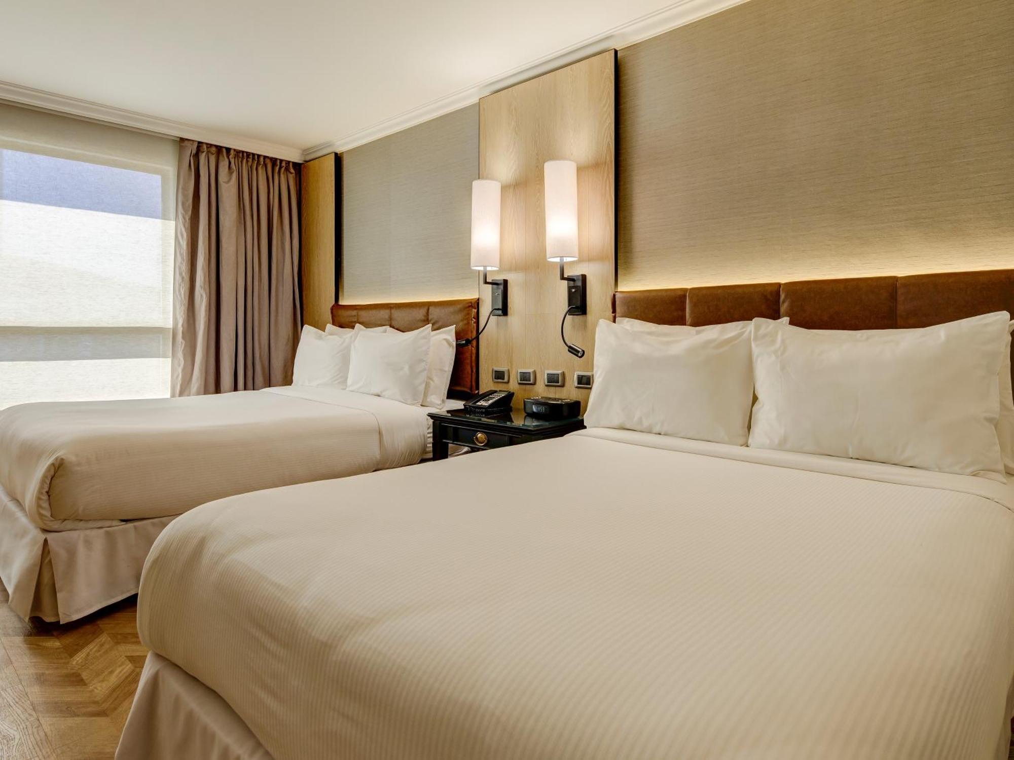Executive Suite,1563293311:JPEG