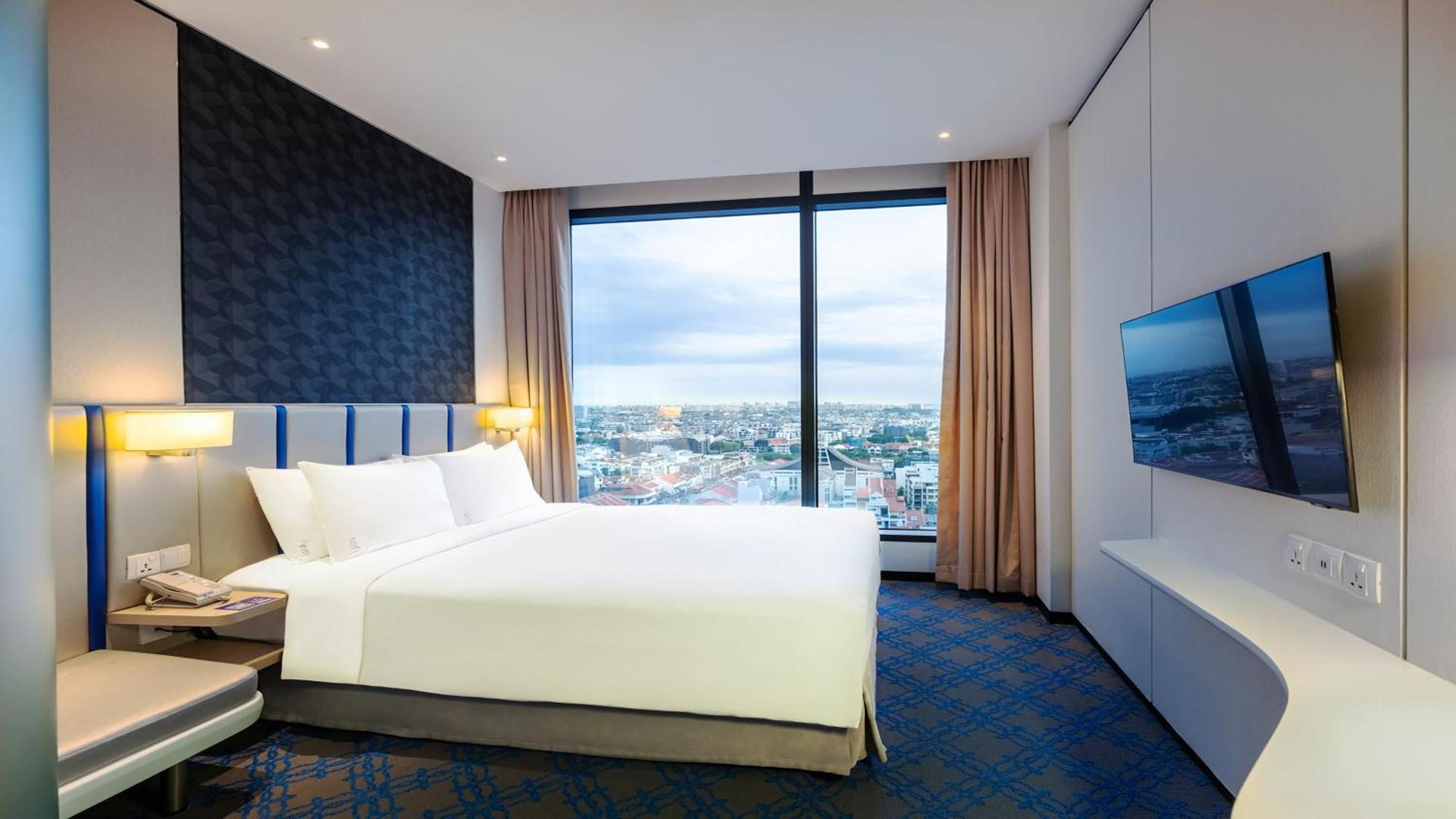 Standard Queen Room High Floor City View