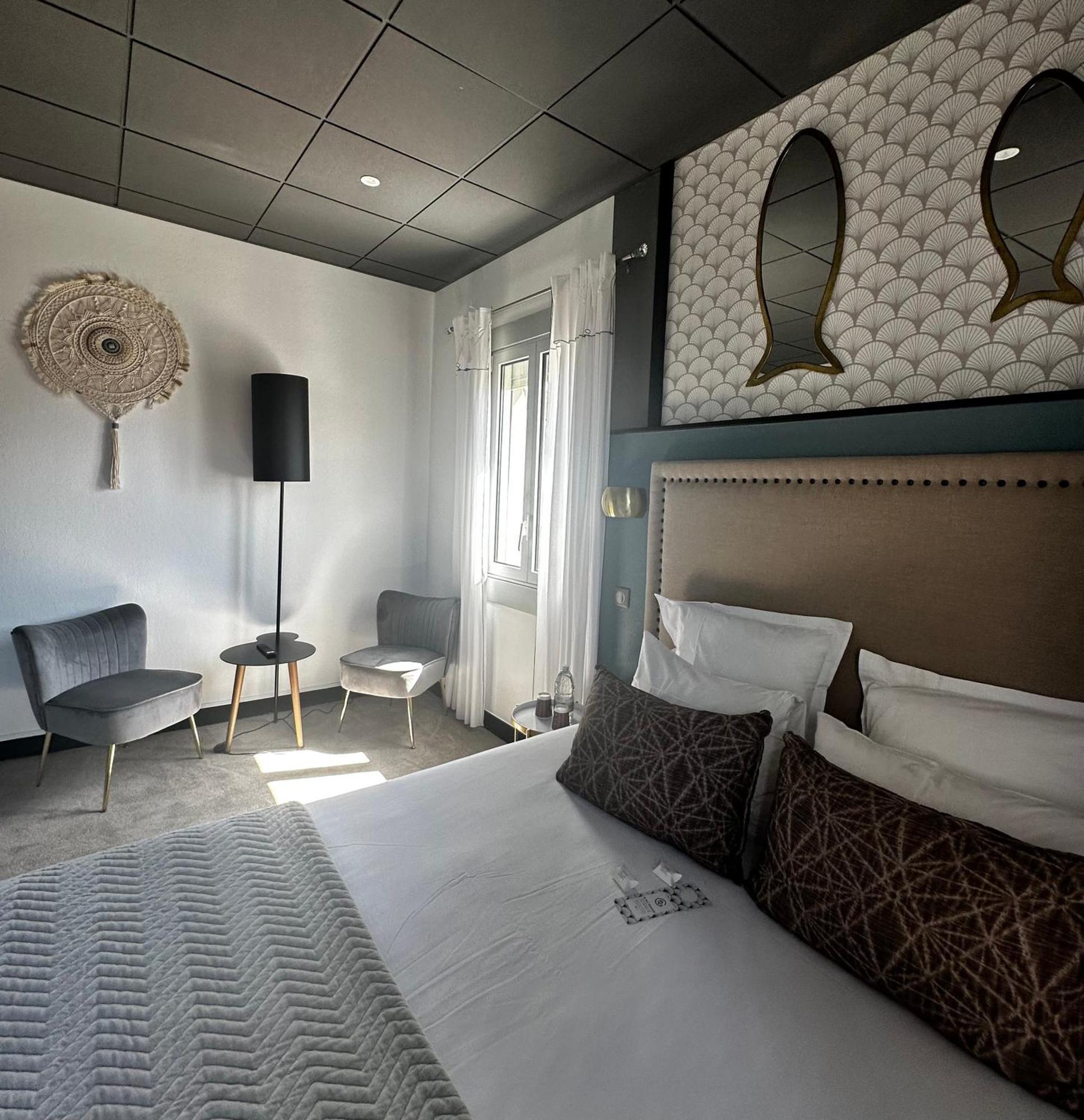 Large Double Room Partial Sea View