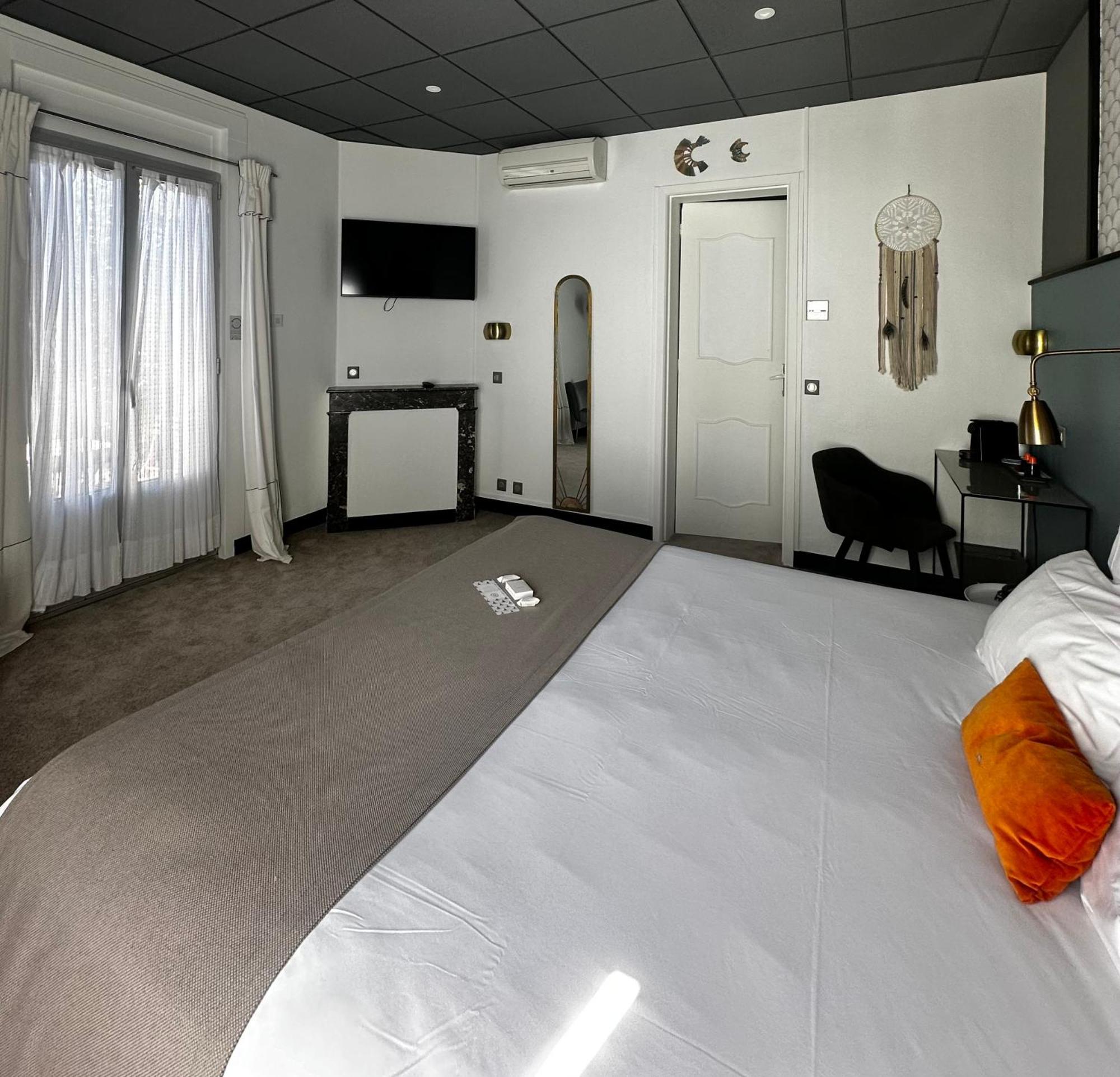 Large Double Room Partial Sea View
