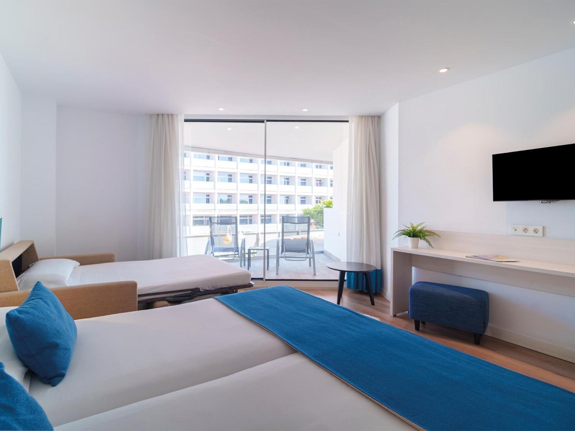 Triple Room Side Sea View