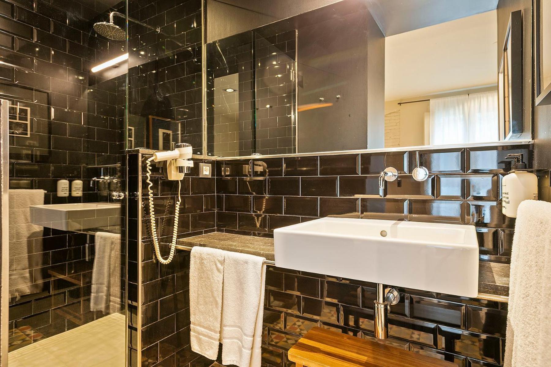 Deluxe Double Room with Extra Bed,1586218987:JPEG