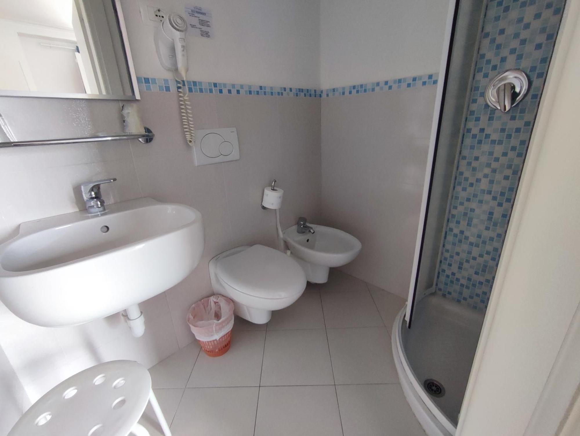 Doppelzimmer mit Balkon und Meerblick