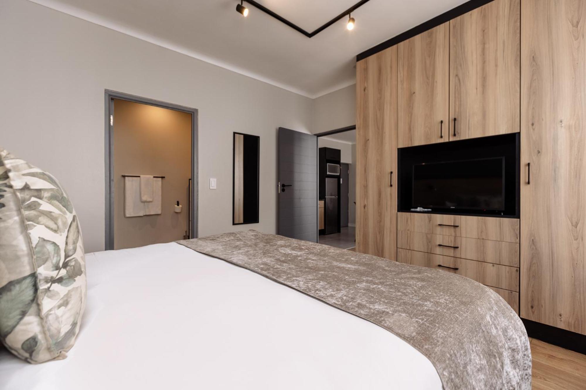 Deluxe King Suite
