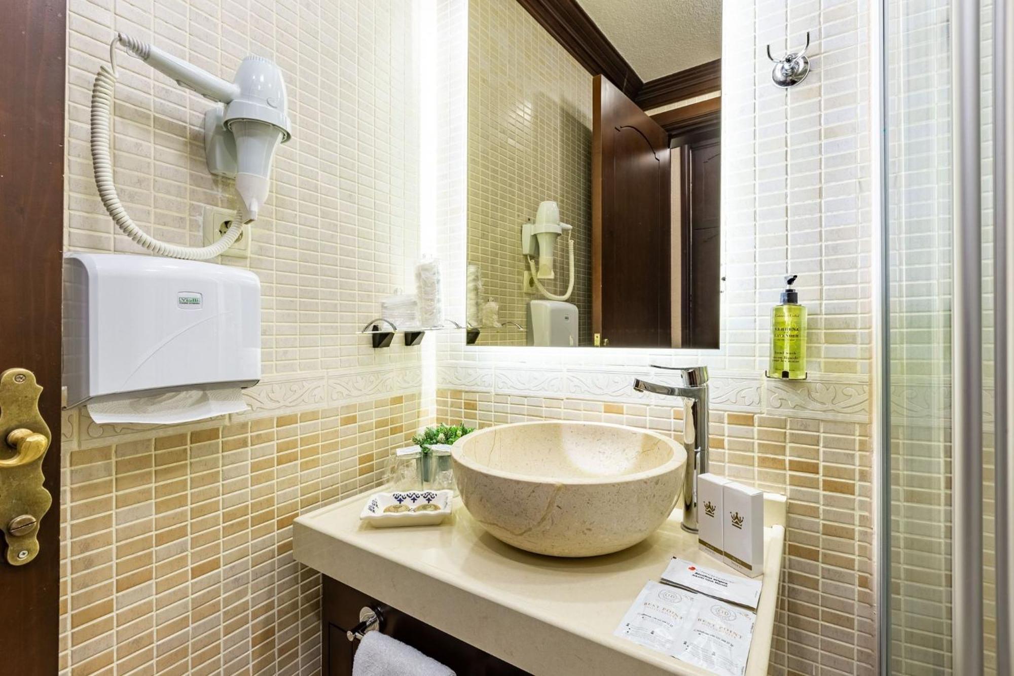 Standard Double or Twin Room 14m2