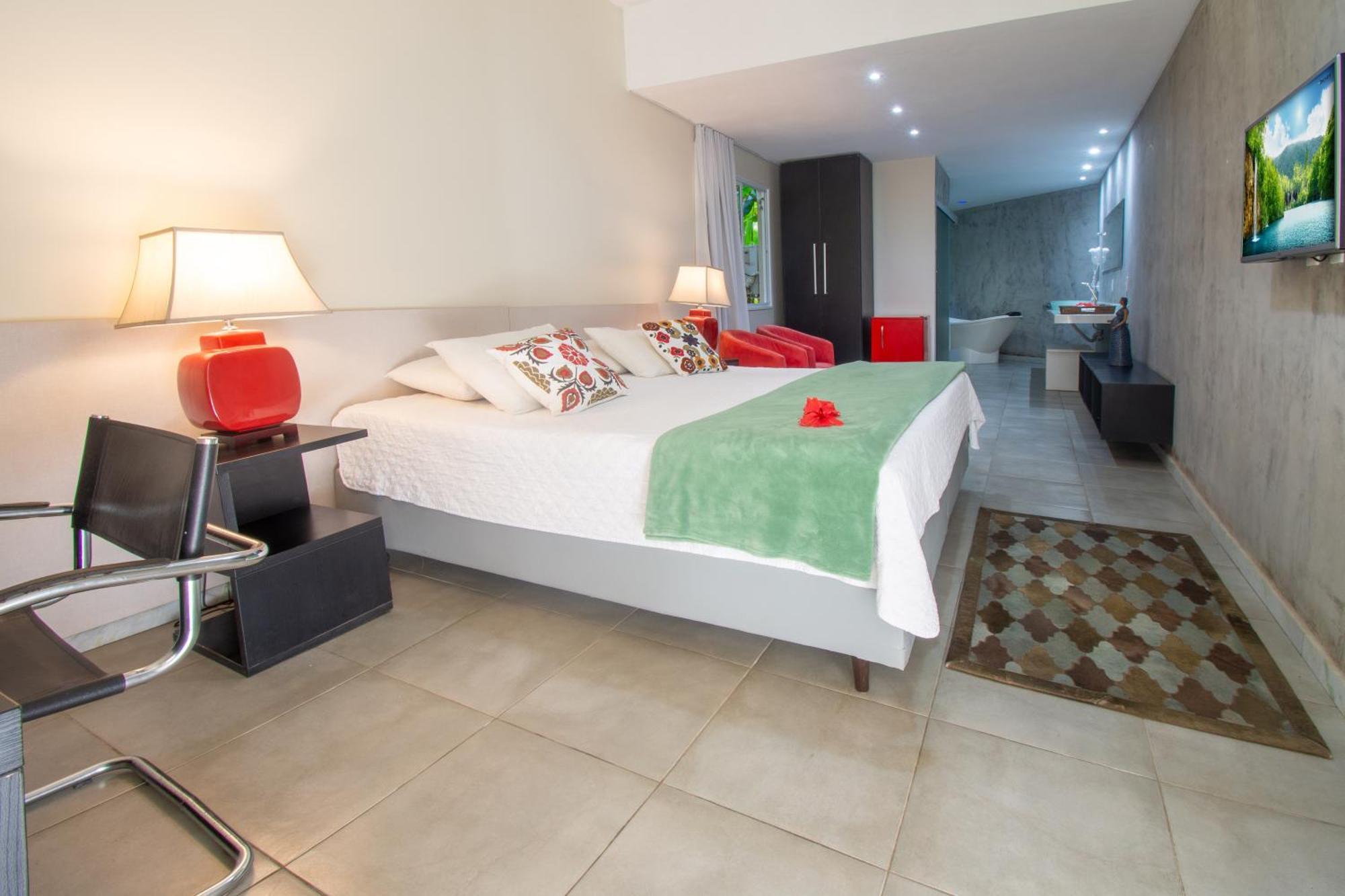 Deluxe Double Room Bath
