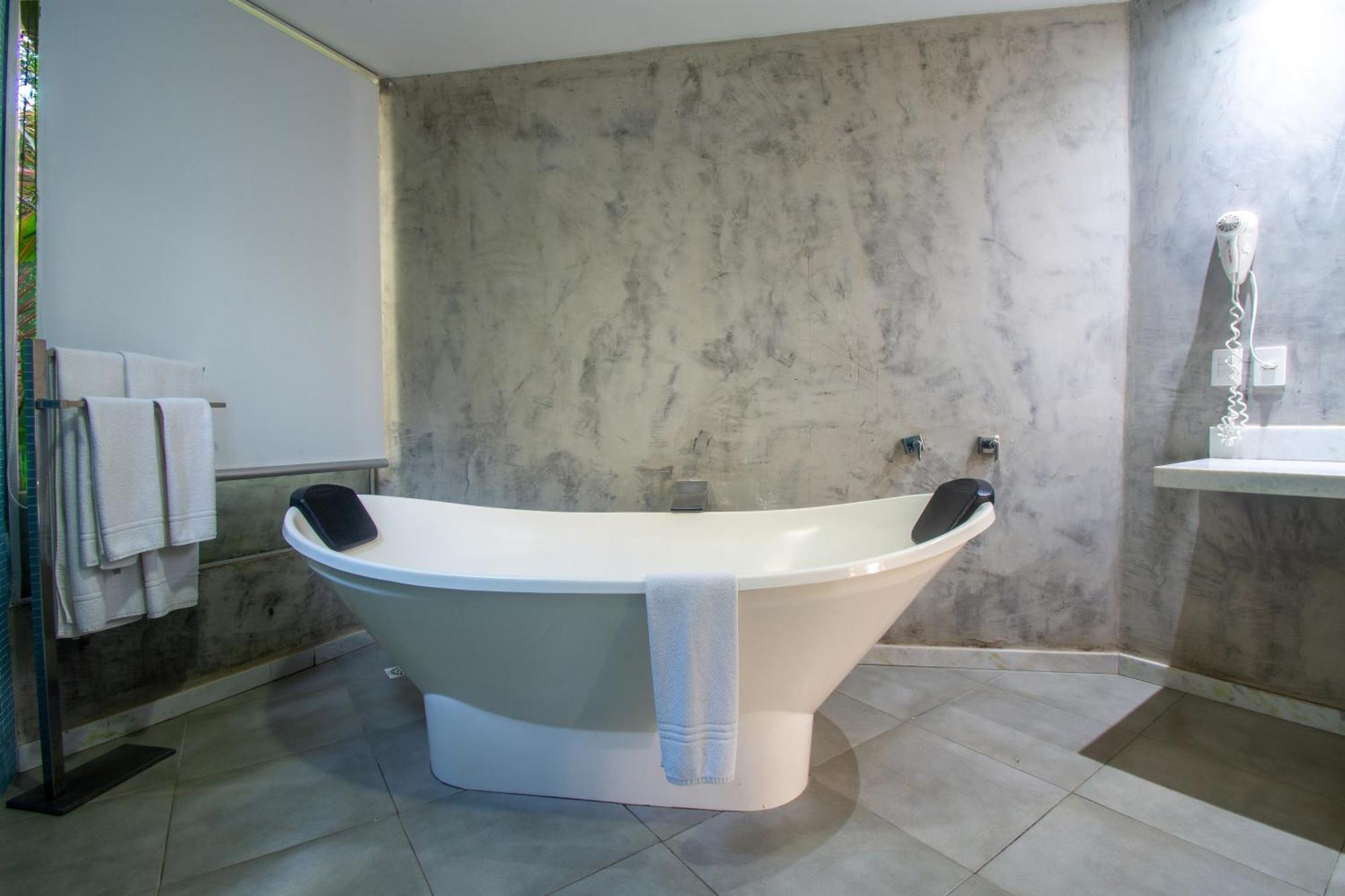 Deluxe Double Room Bath