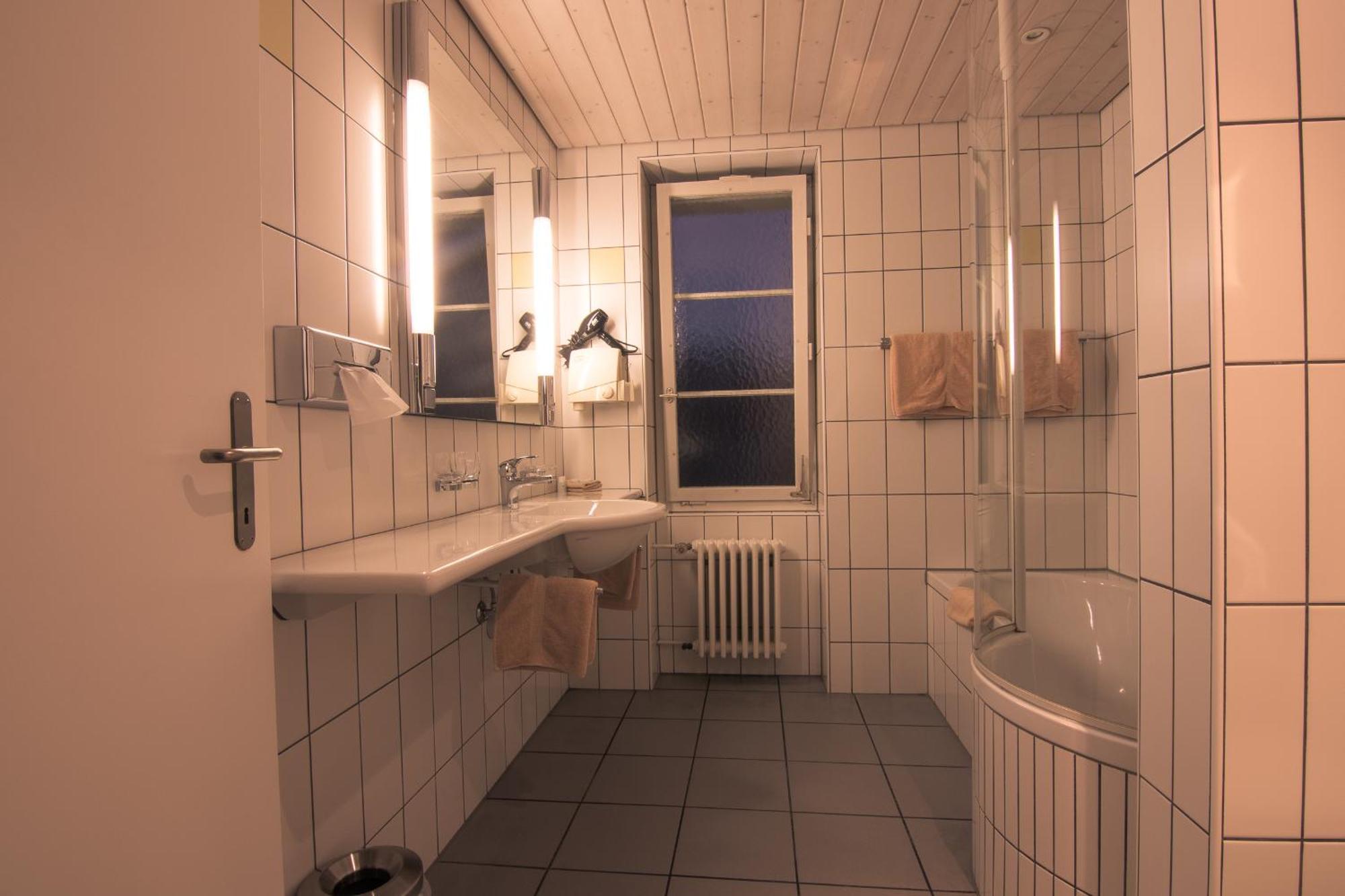 Deluxe Double Room Bath