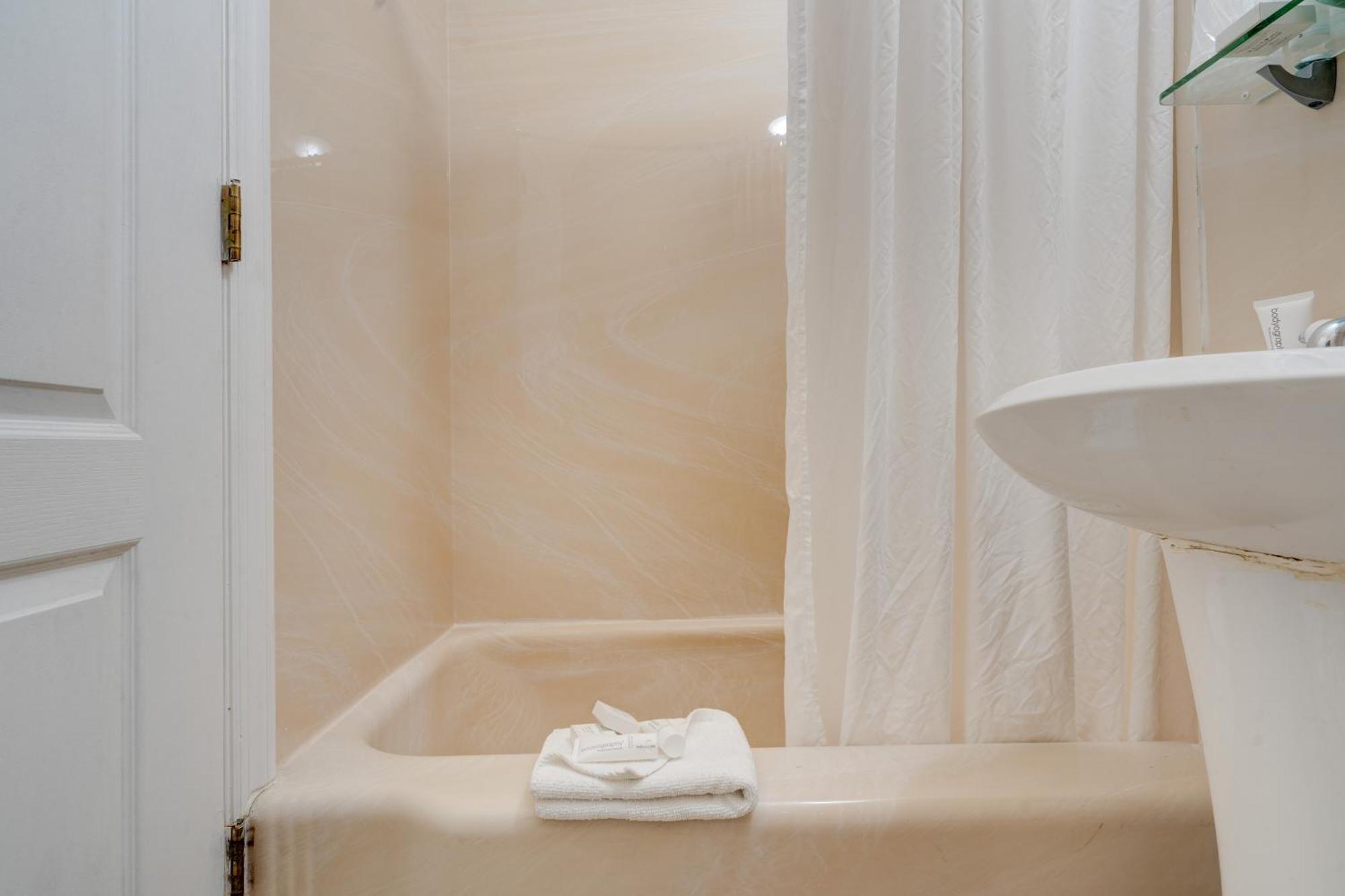 Standard Double Room (2 Adults)