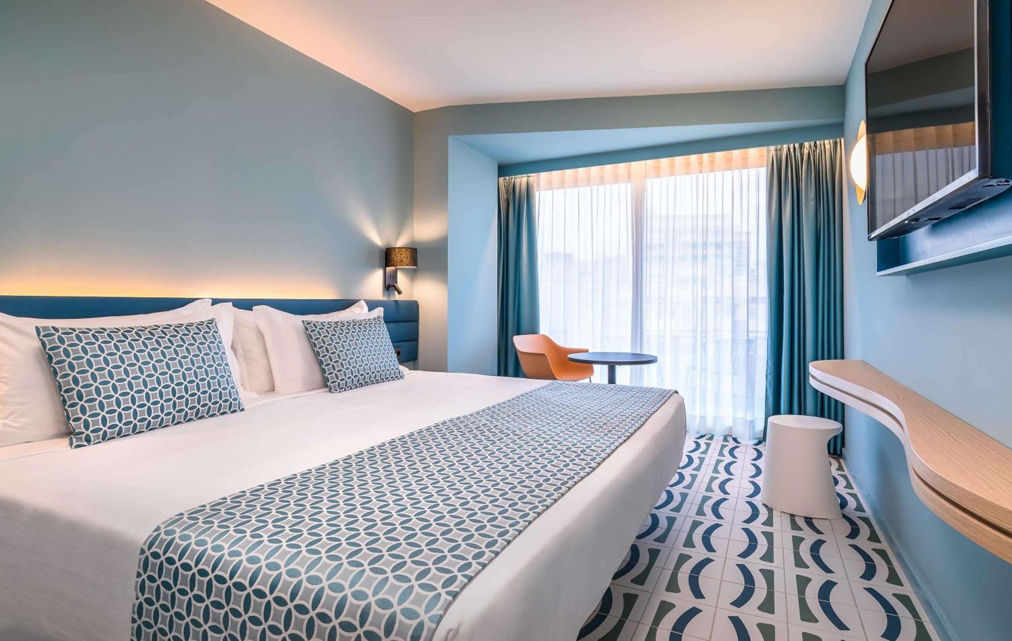 Superior Double or Twin Room Lateral Sea View