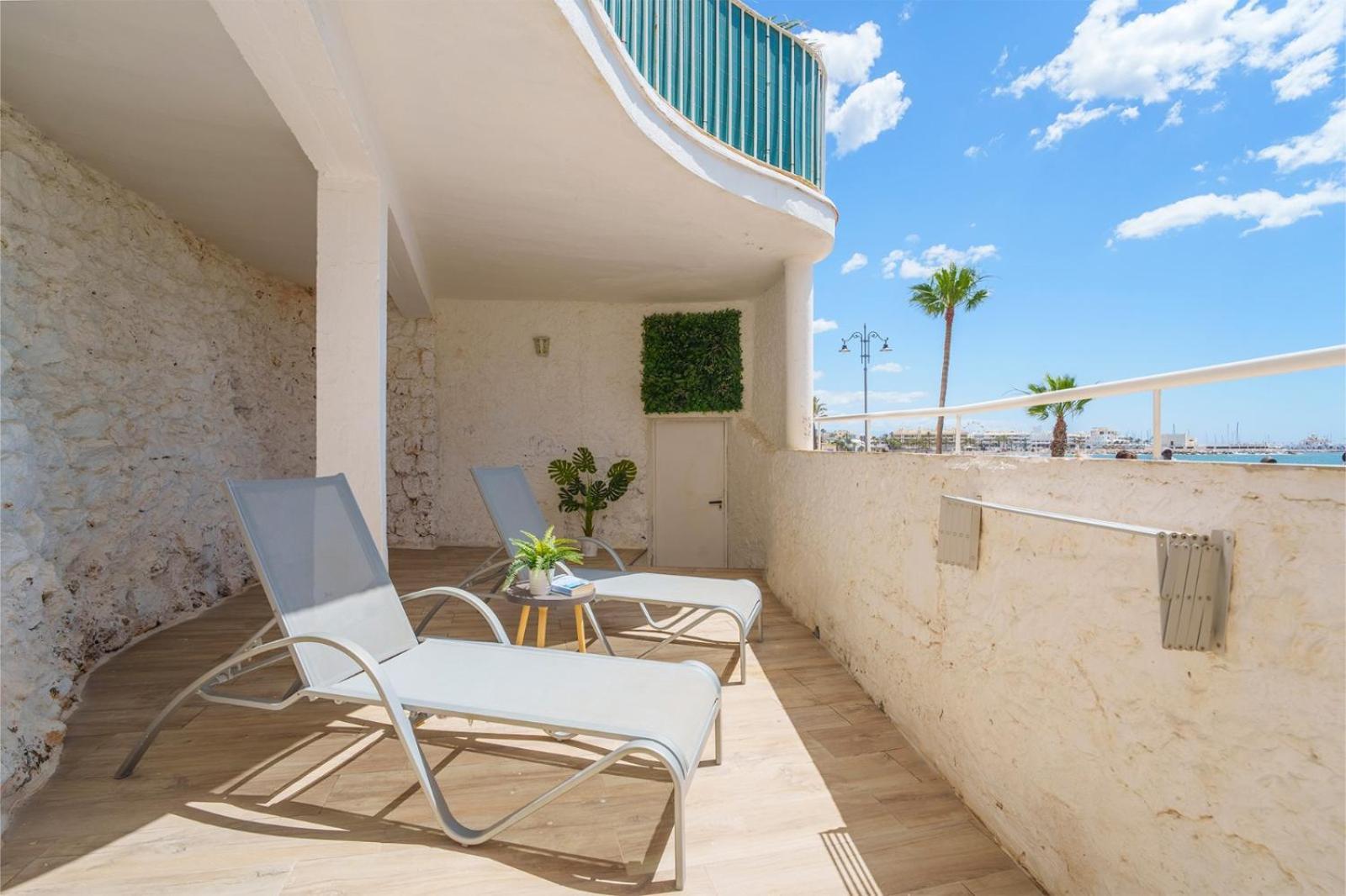 One-Bedroom Apartment Sea View Terrace