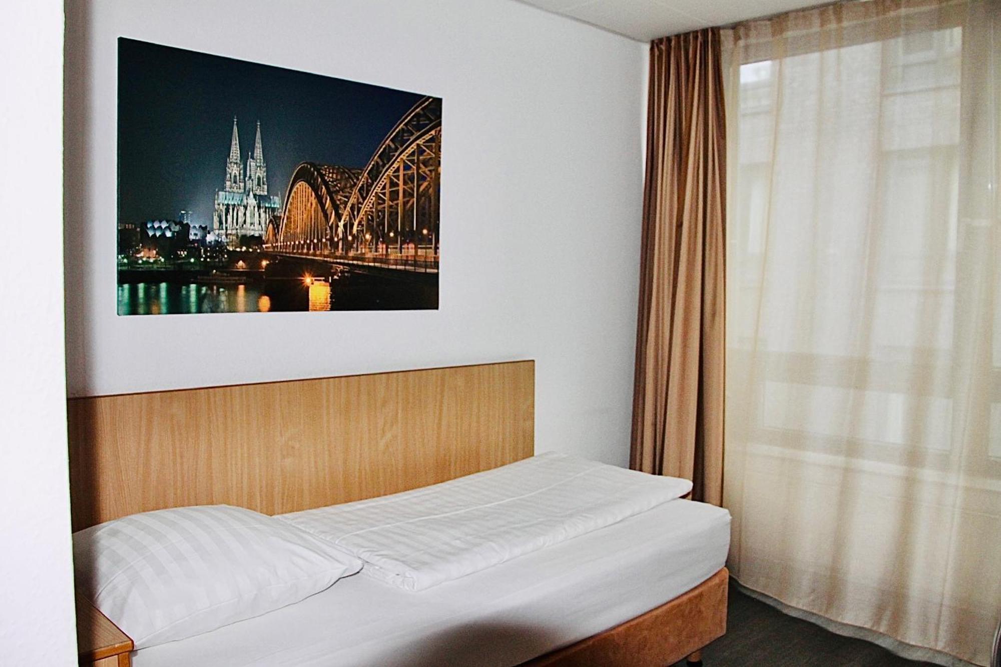 Single Room,544818066:JPEG