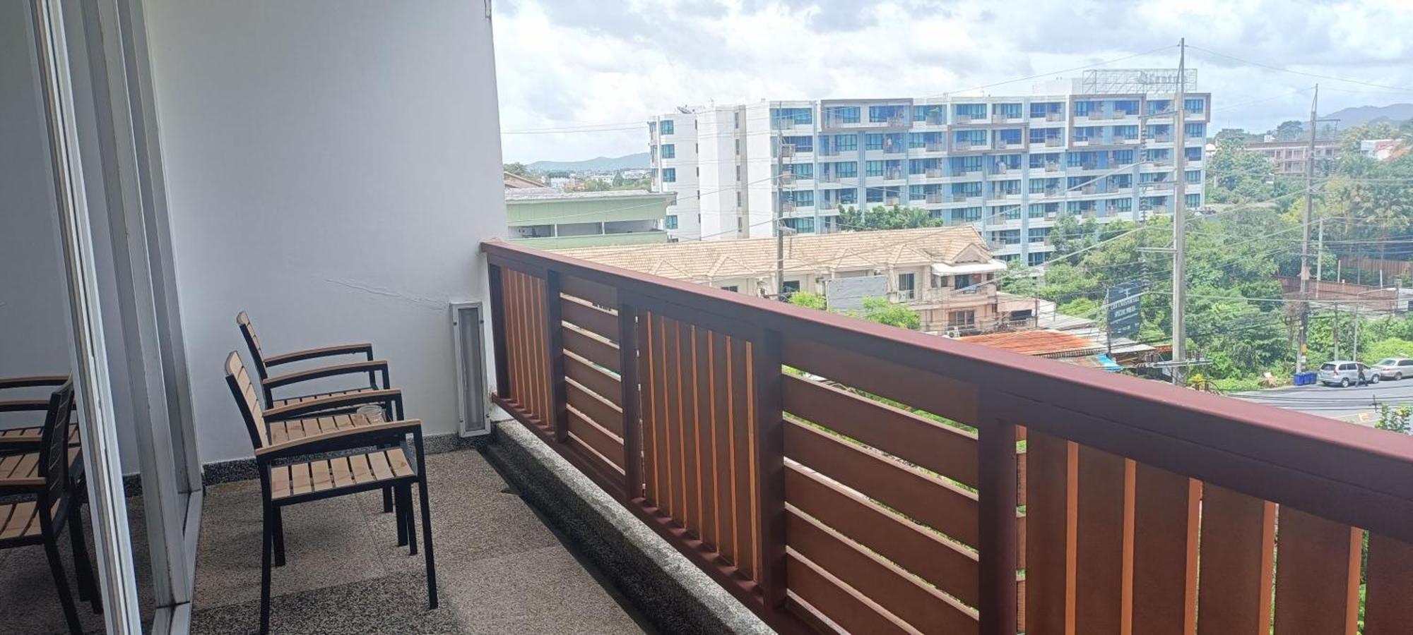 Junior Suite King Balcony
