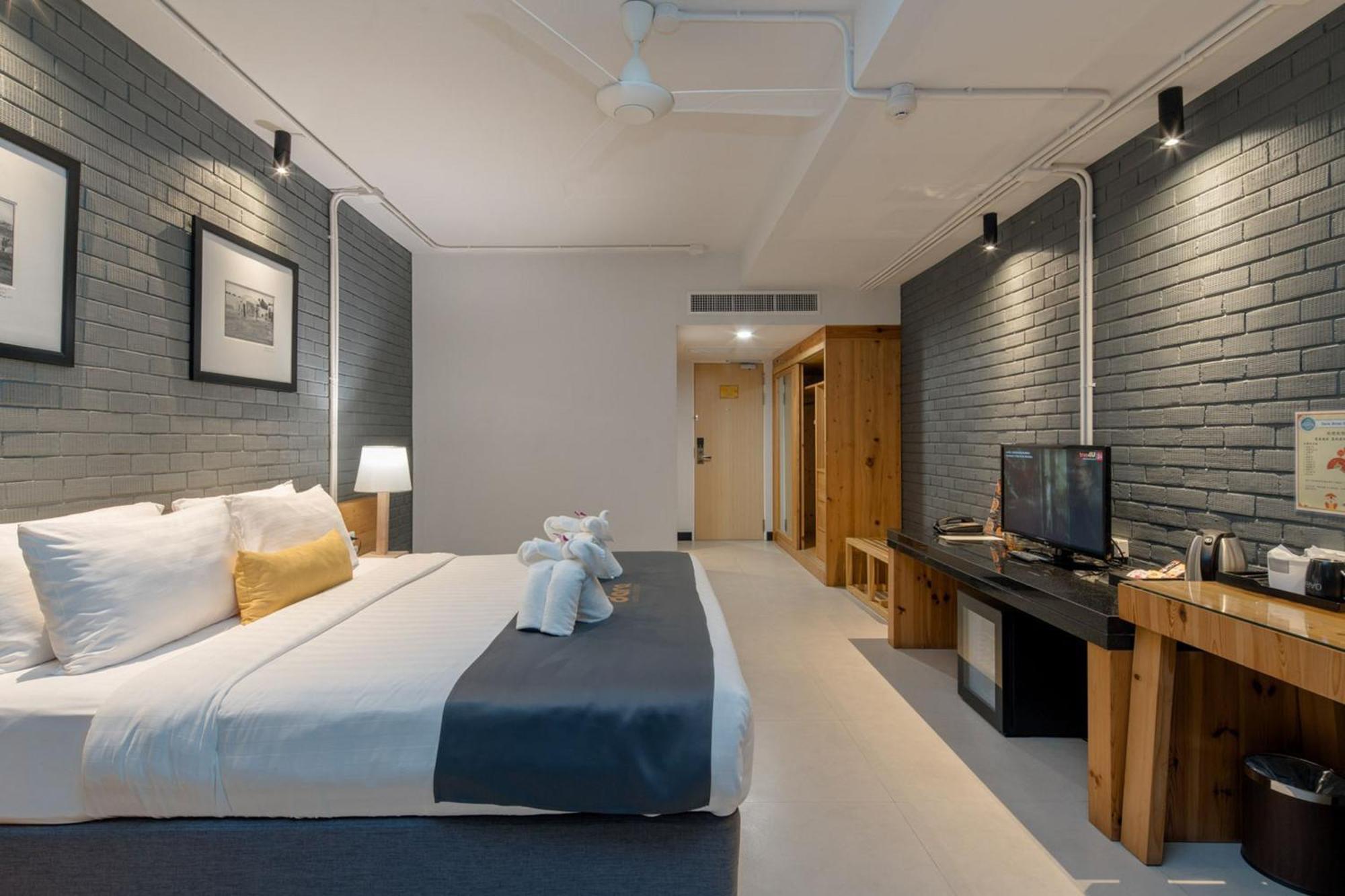 Deluxe Room King Bed