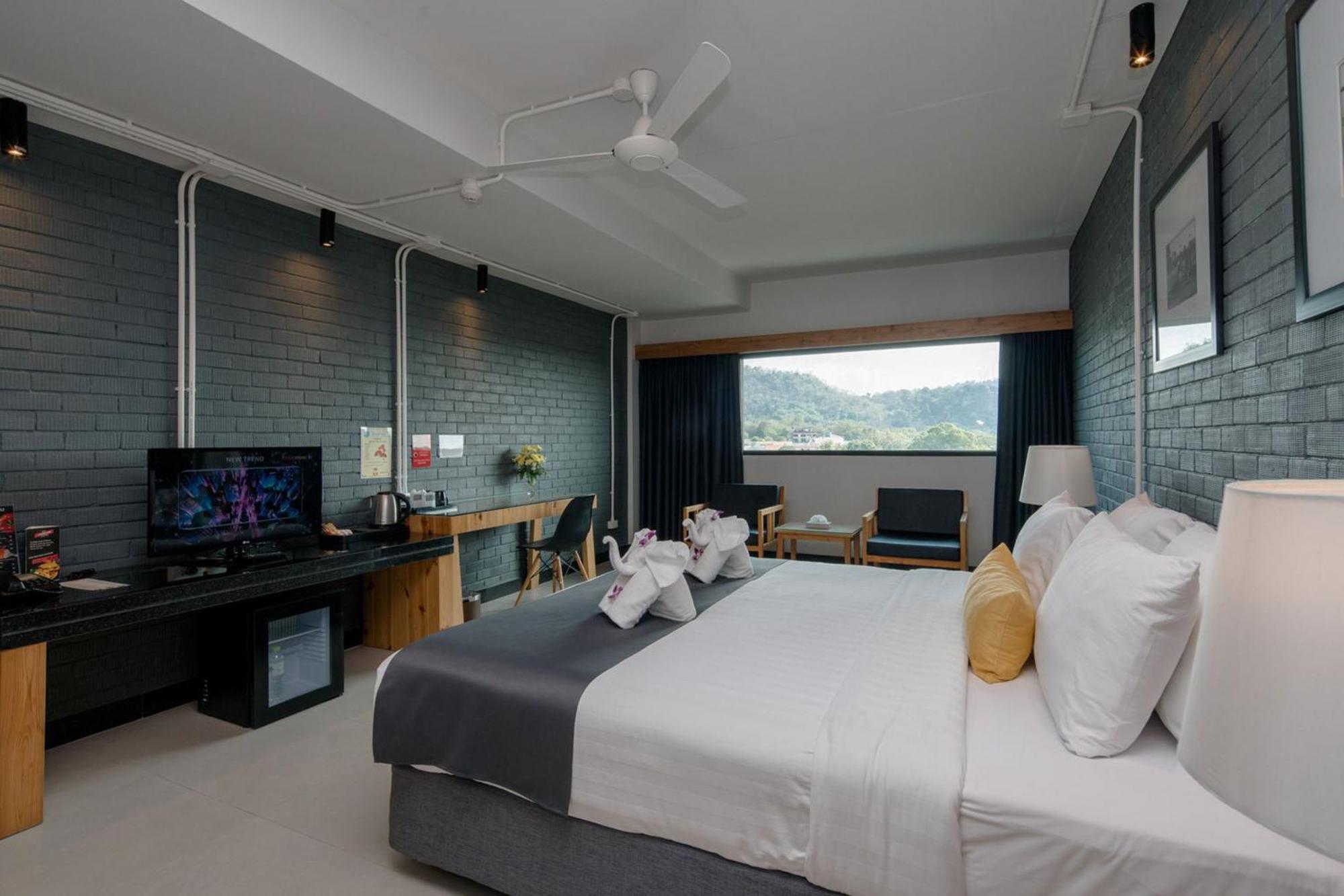 Deluxe Room King Bed