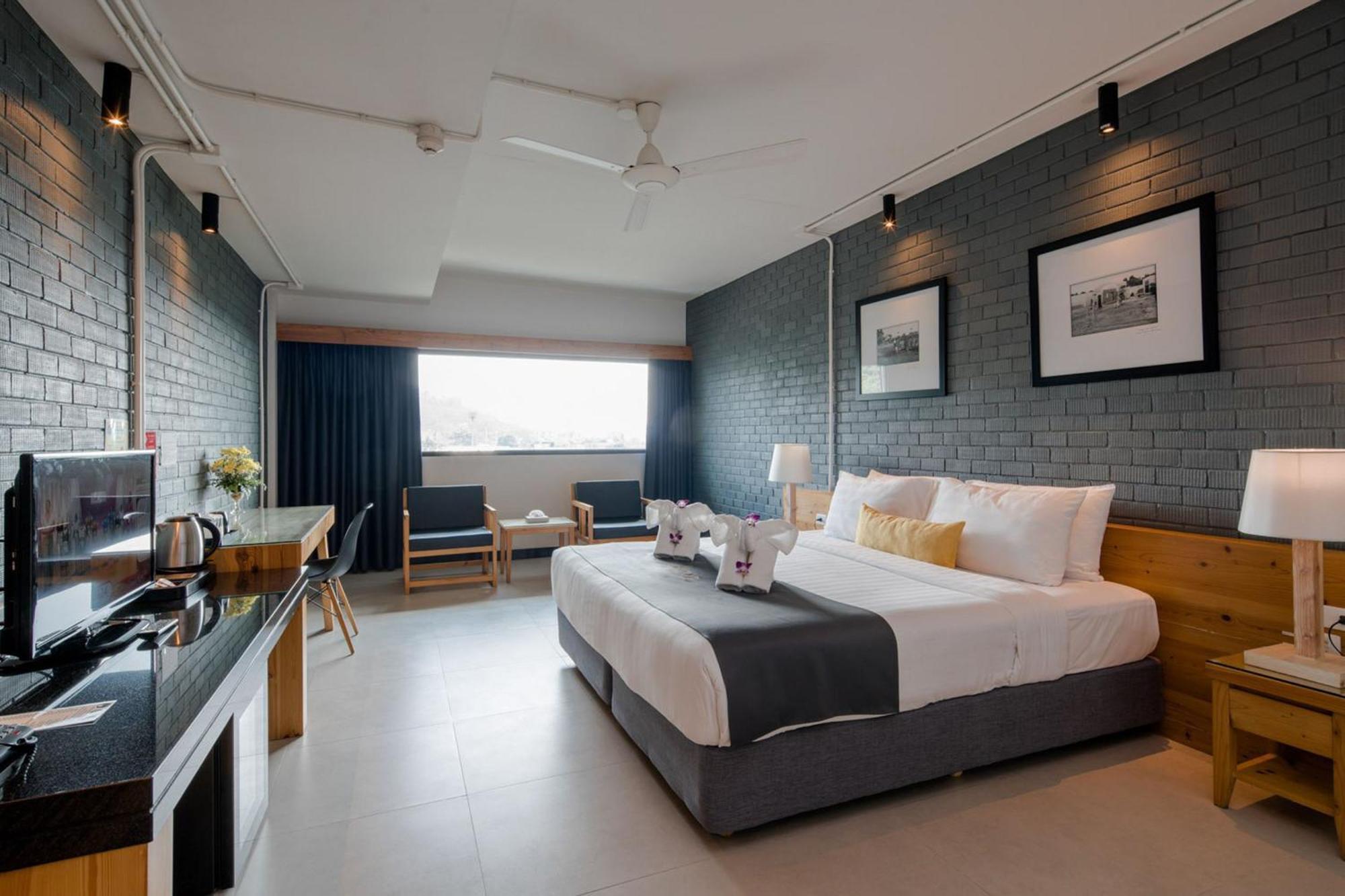 Deluxe Room King Bed