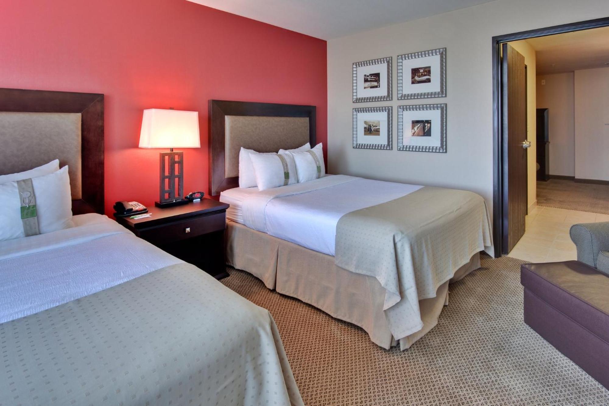 One-Bedroom Queen Suite with Two Queen Beds,1713933273:JPEG
