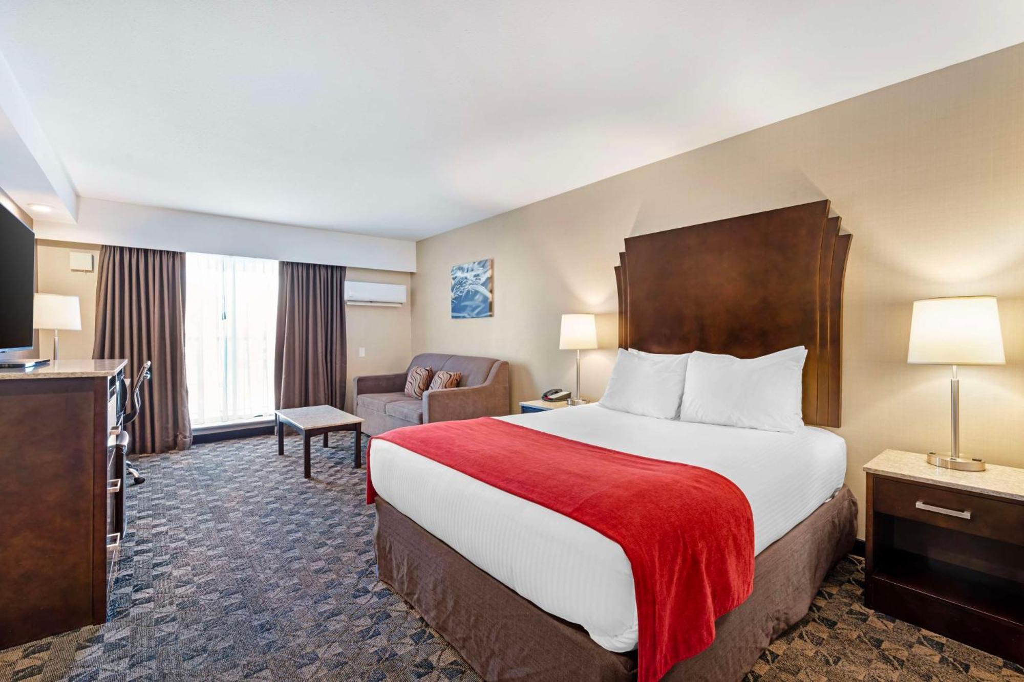 One-Bedroom Queen Suite with Two Queen Beds with Sofa Bed and Jetted Tub - Non-Smoking,1603748582:JPEG