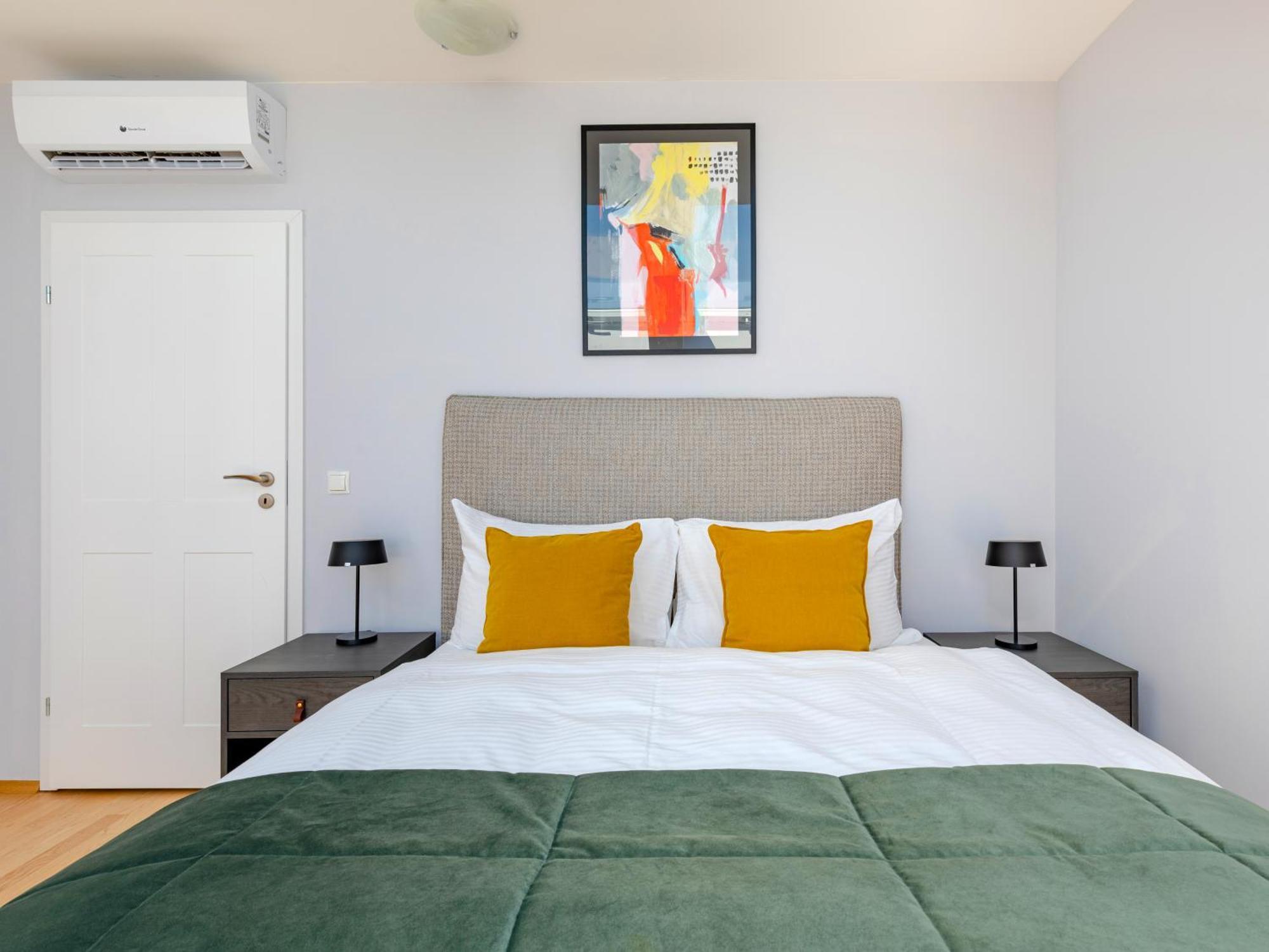 Extra Large 2 Bedroom Apartment Terrace