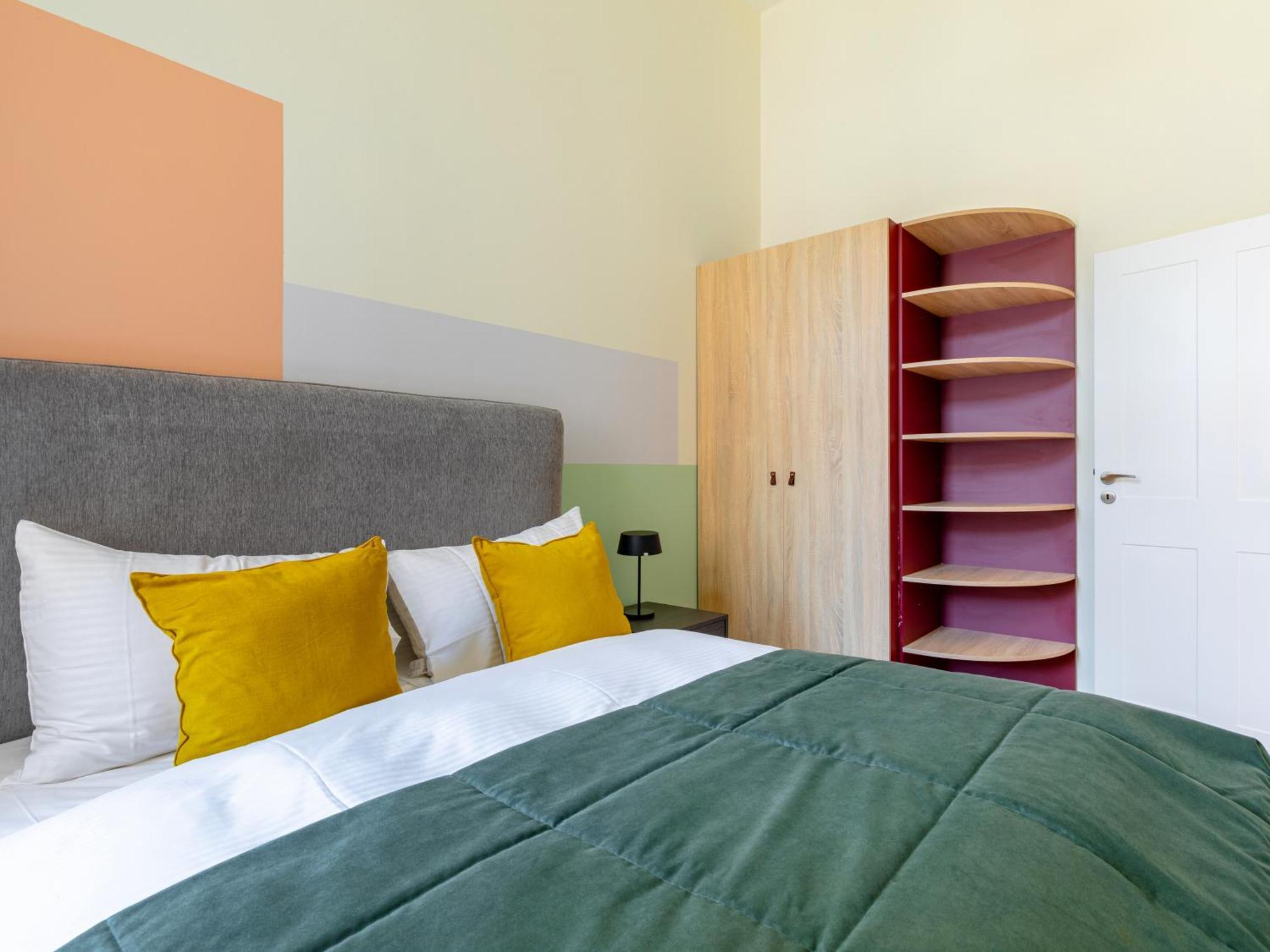Extra Large 2 Bedroom Apartment Terrace