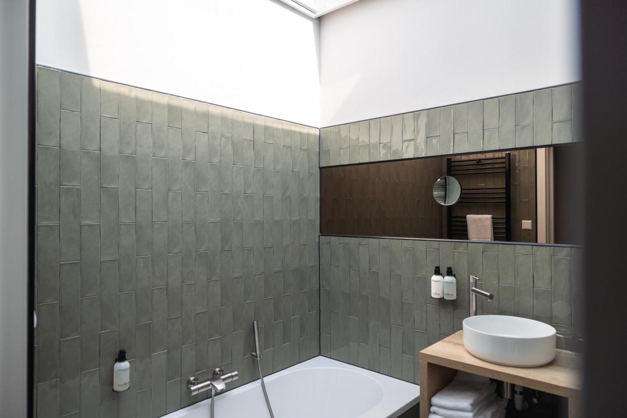 Deluxe Double Room Bath