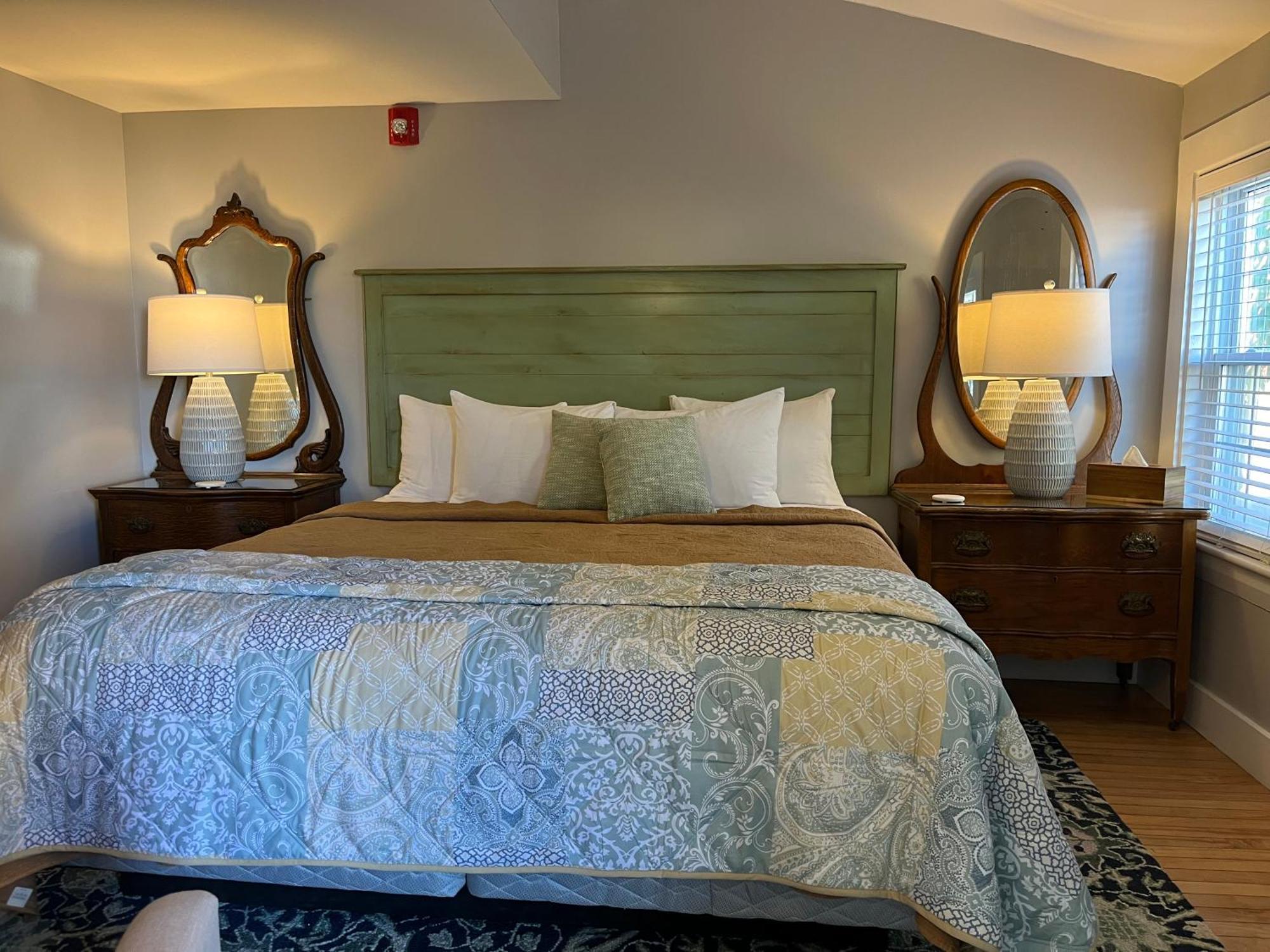 King Room,1620594869:JPEG