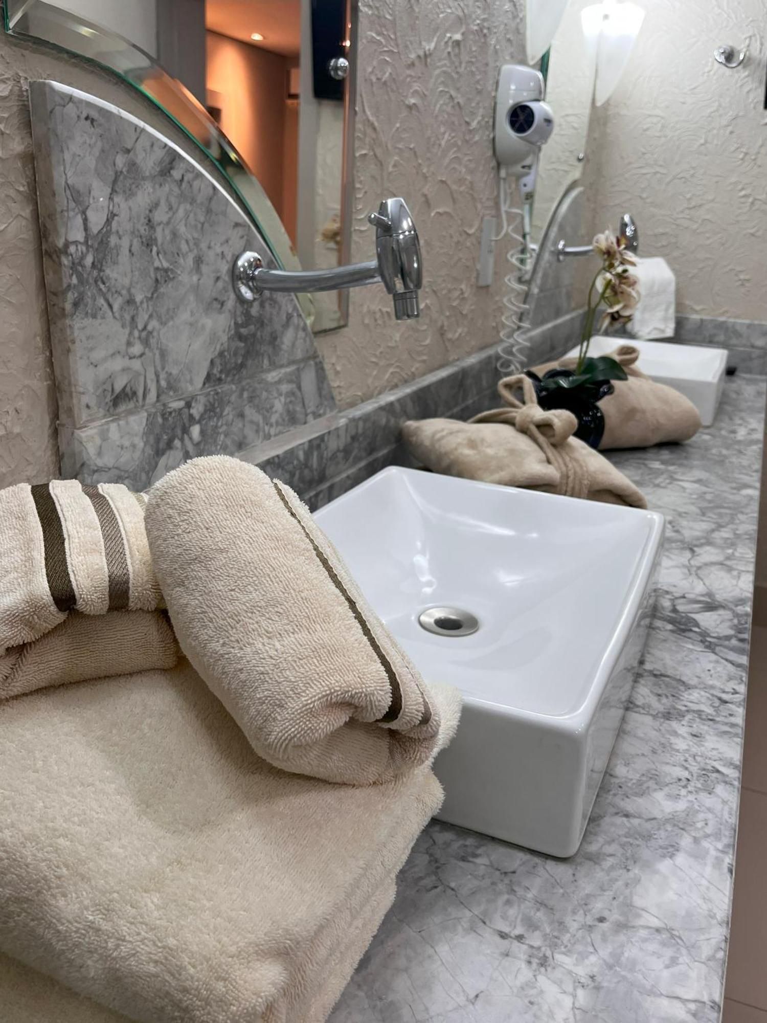King Suite Spa Bath