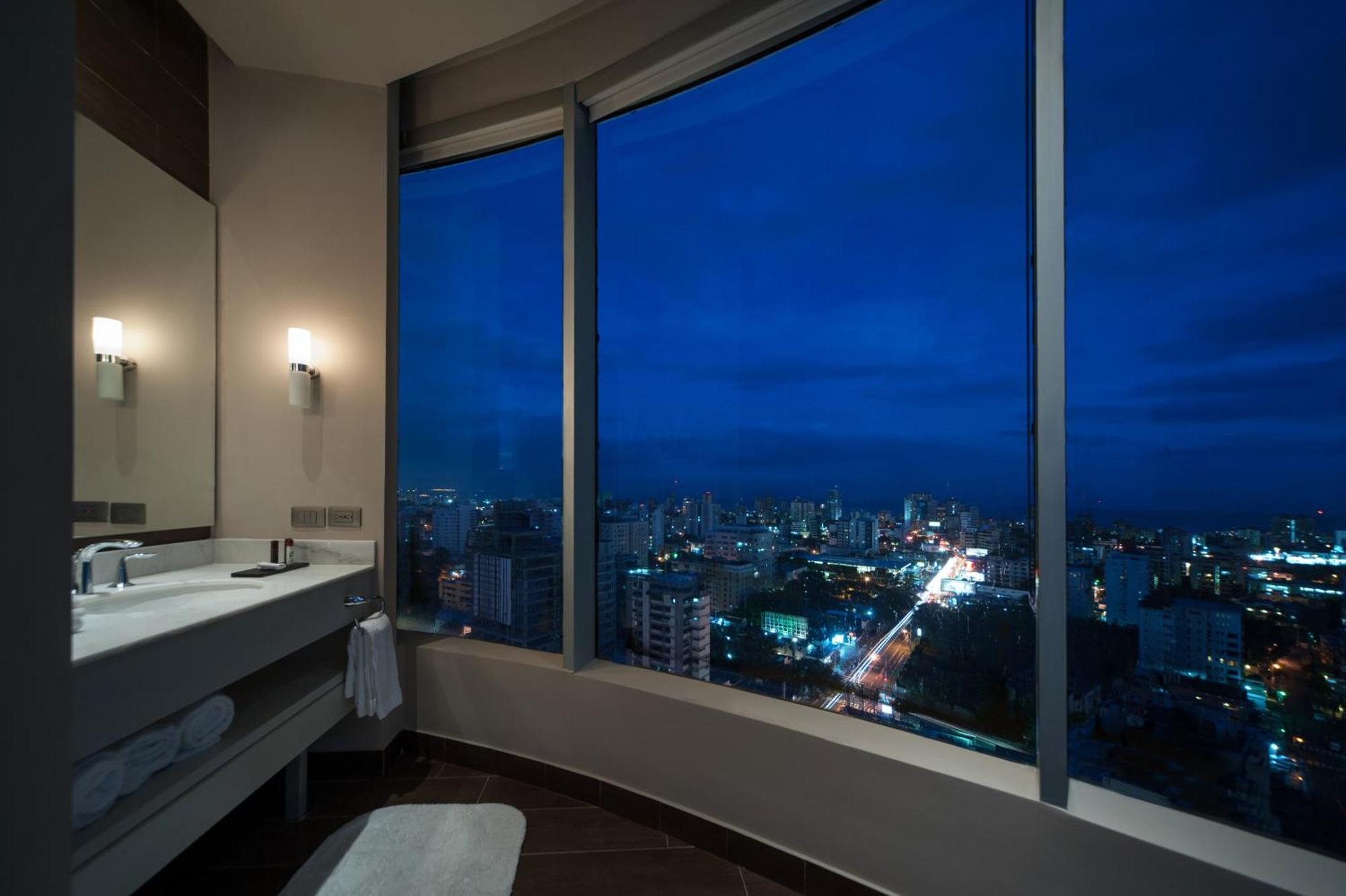 One-Bedroom Corner King Suite City Views,1626368831:JPEG