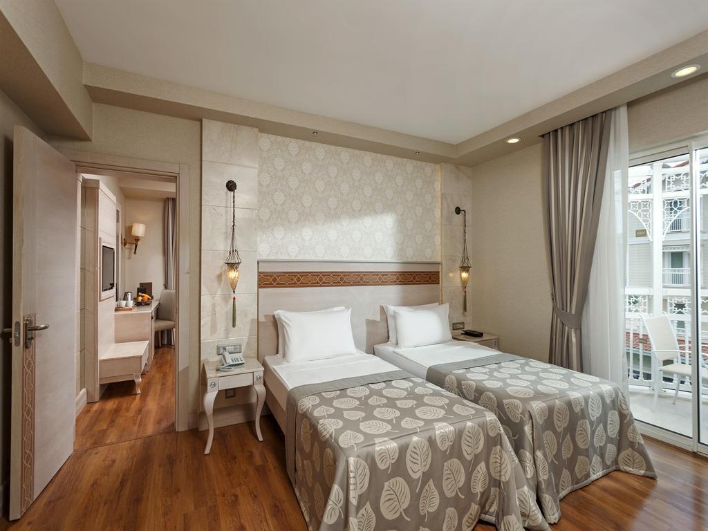 Deluxe Family Room