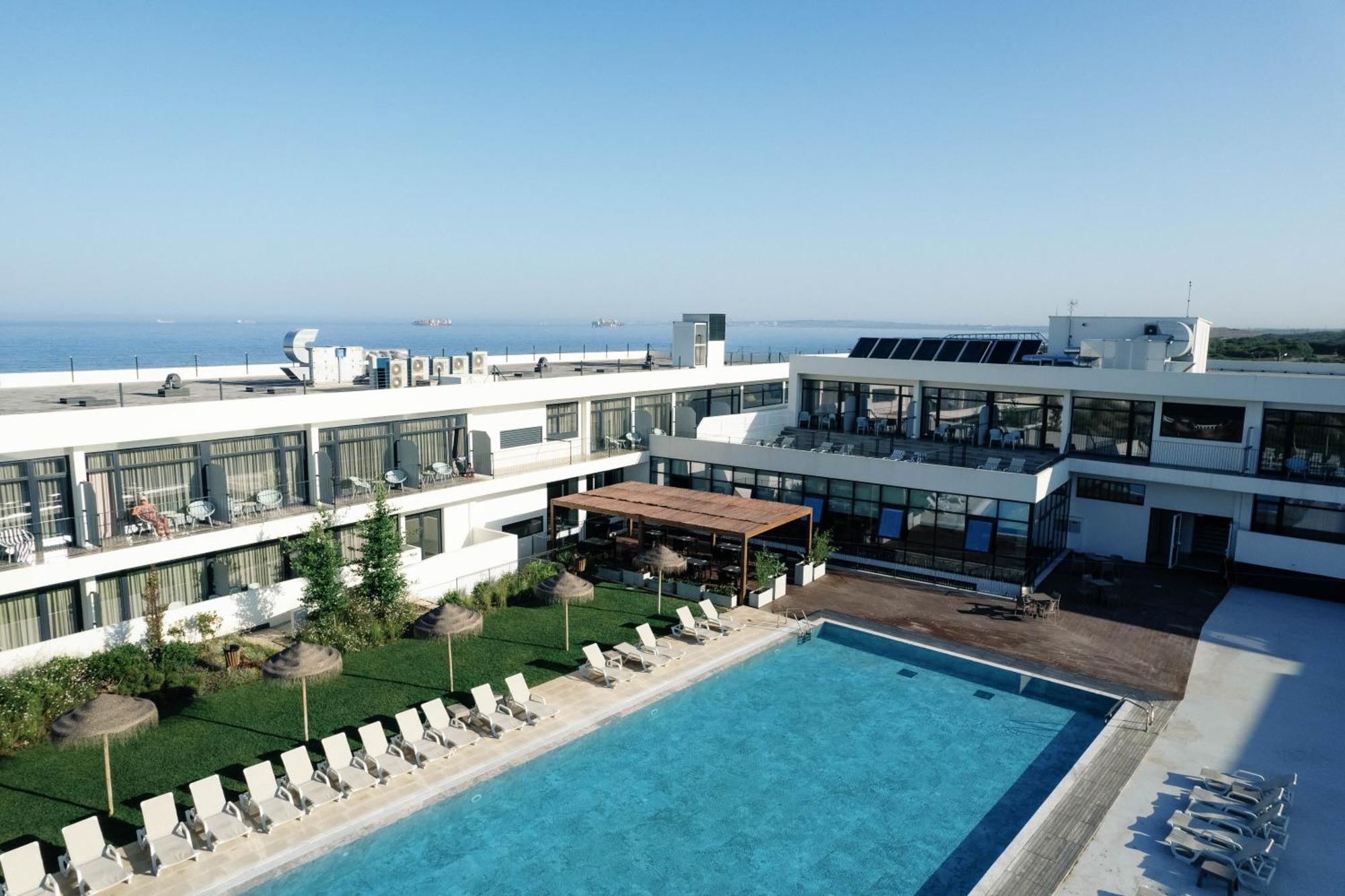 Zweibettzimmer mit Poolblick
