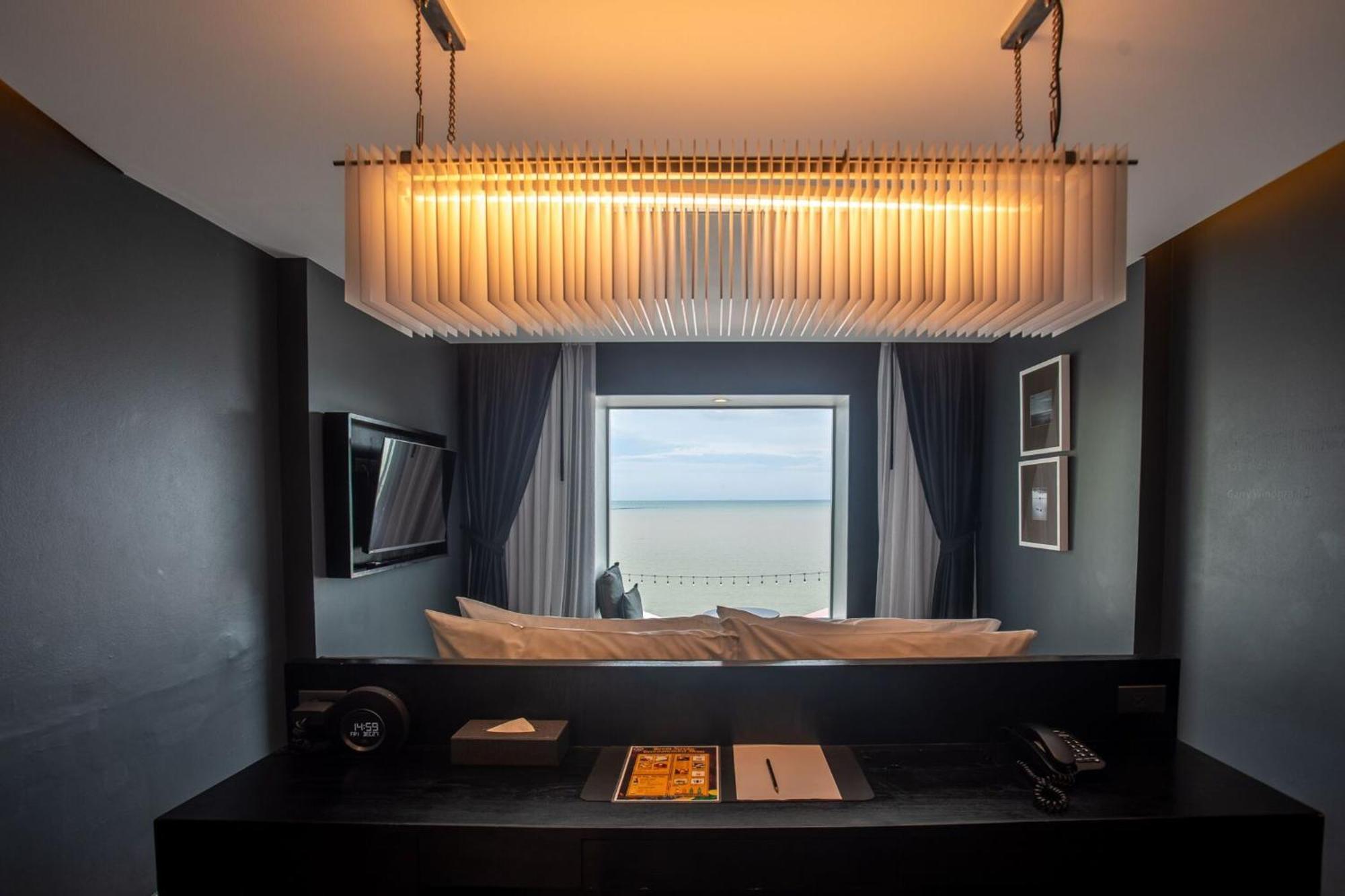 Deluxe Bathtub Seaview