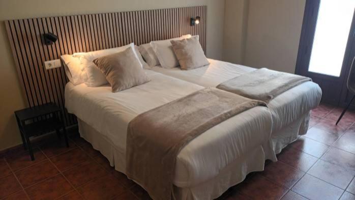 Twin Room,1563270259:JPEG