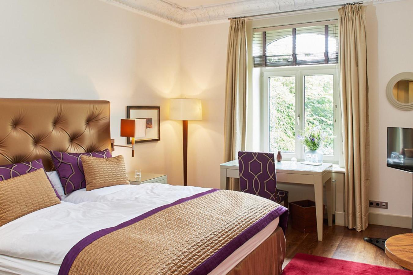Deluxe Doppelzimmer mit seitlichem eingeschränktem Elbblick